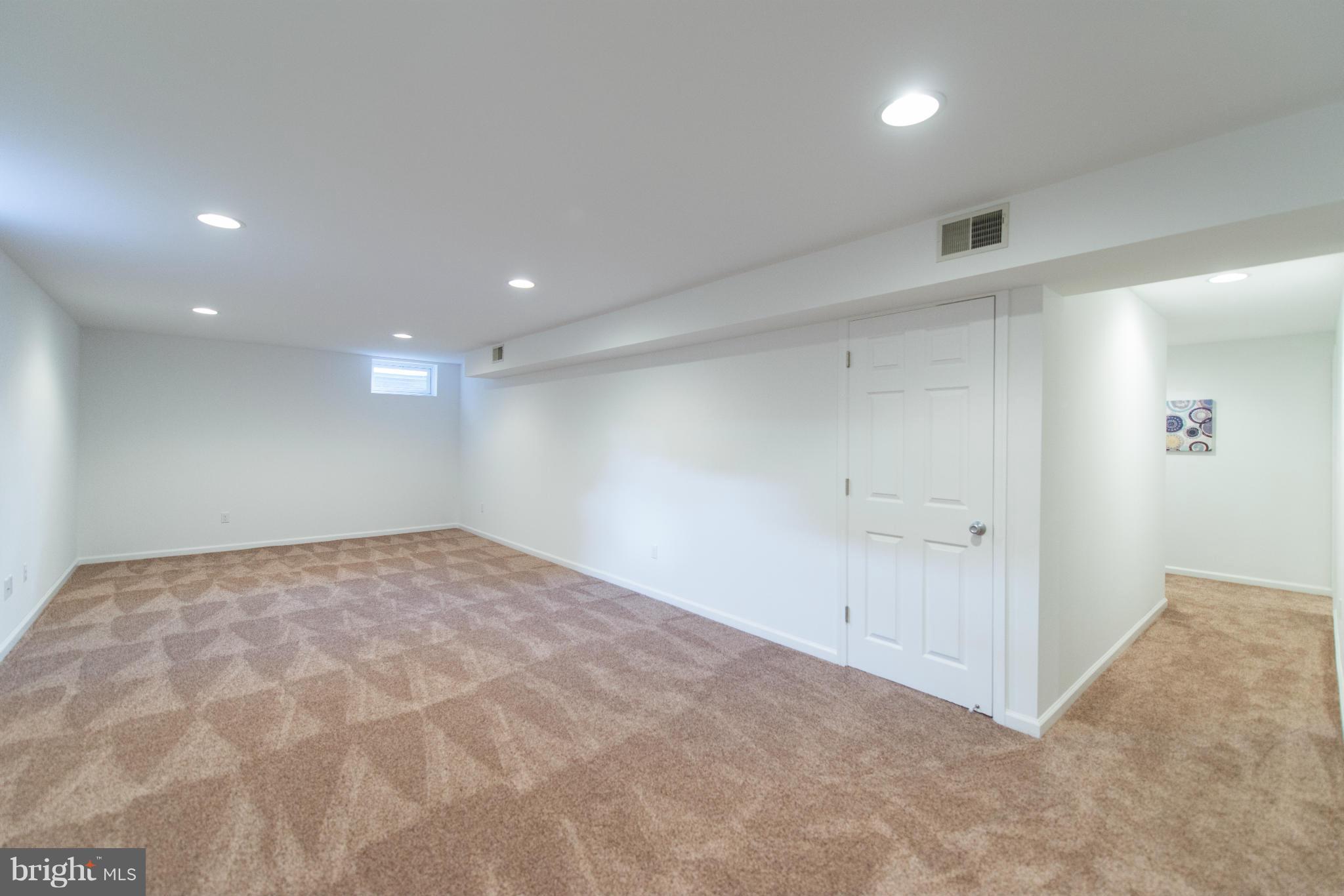 COURTS OF FOUR SEASONS - Residential