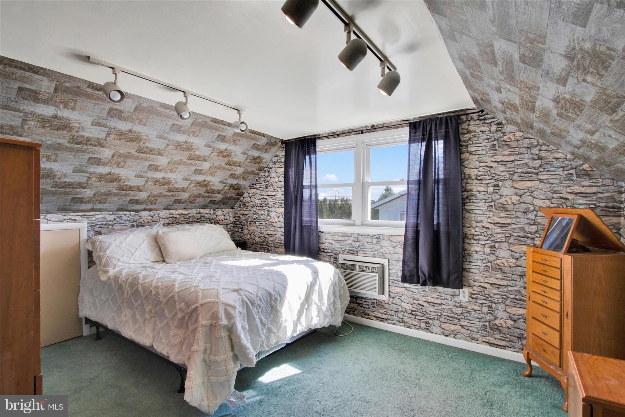 WHITFIELD - Residential