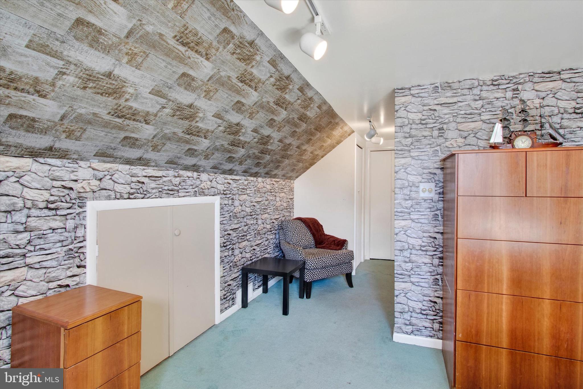 WHITFIELD - Residential