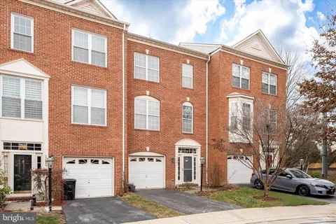 13082 Park Crescent Circle, Herndon, VA MLS: VAFX2281656