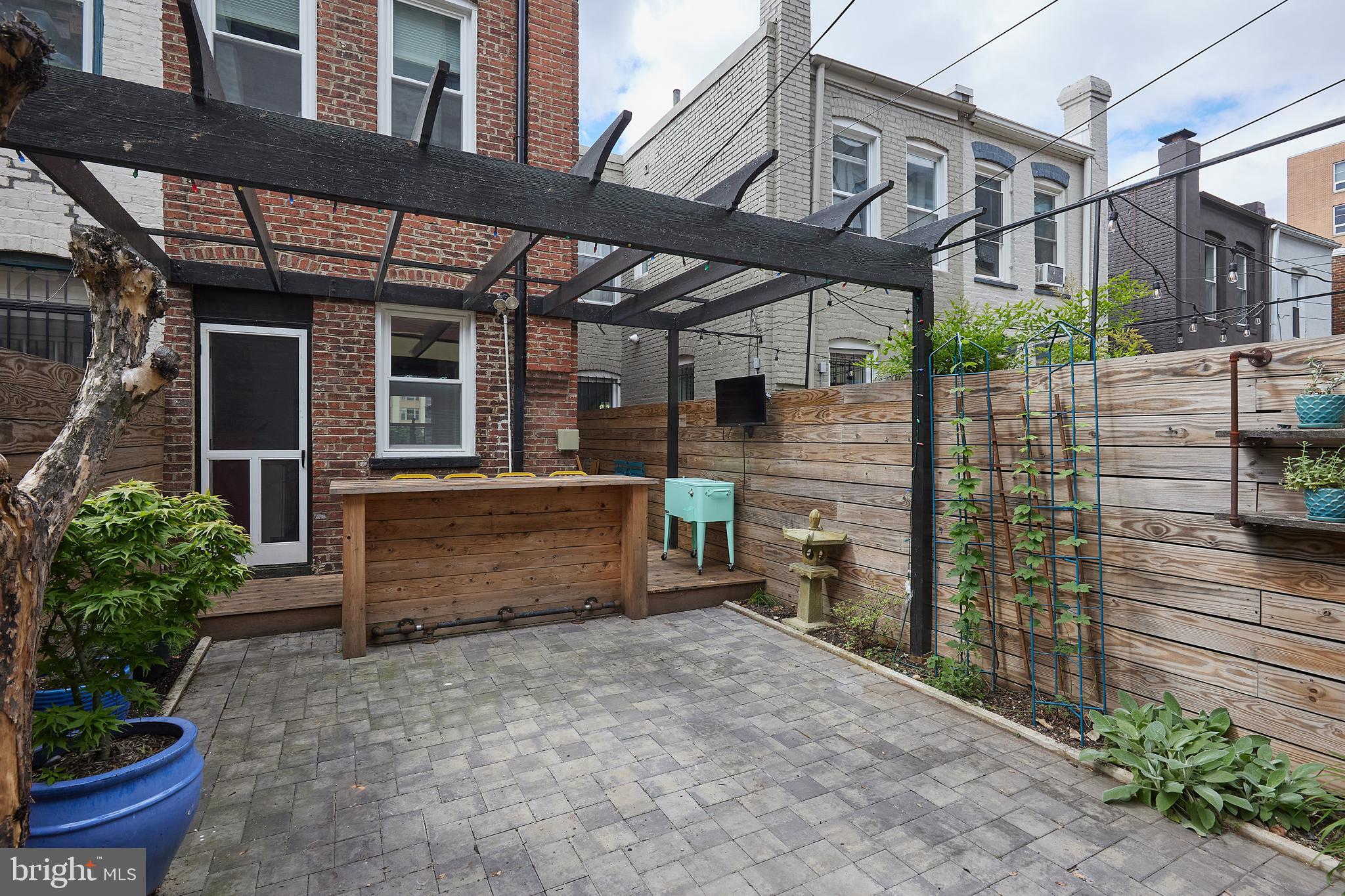 U STREET - Residential Lease