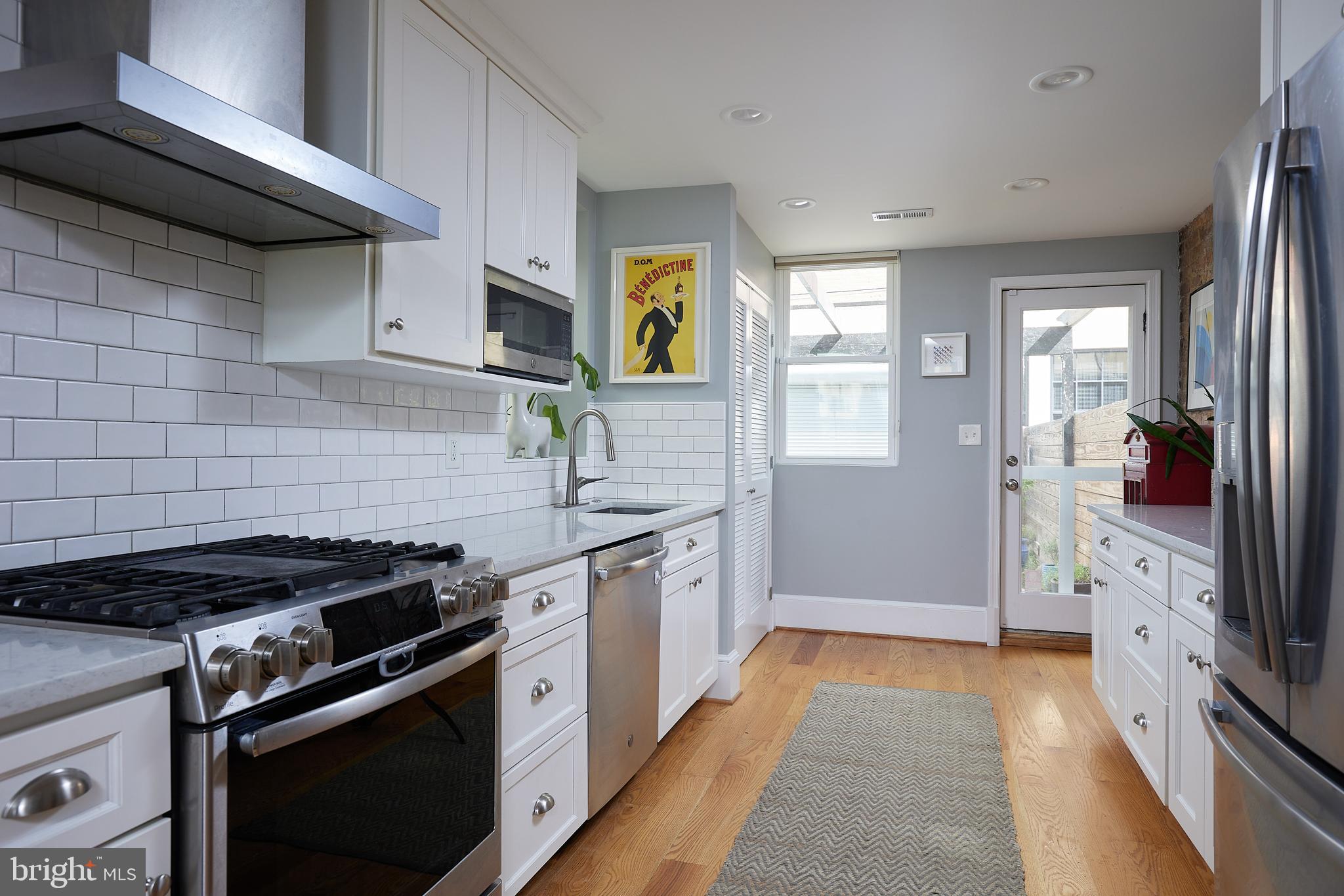 U STREET - Residential Lease