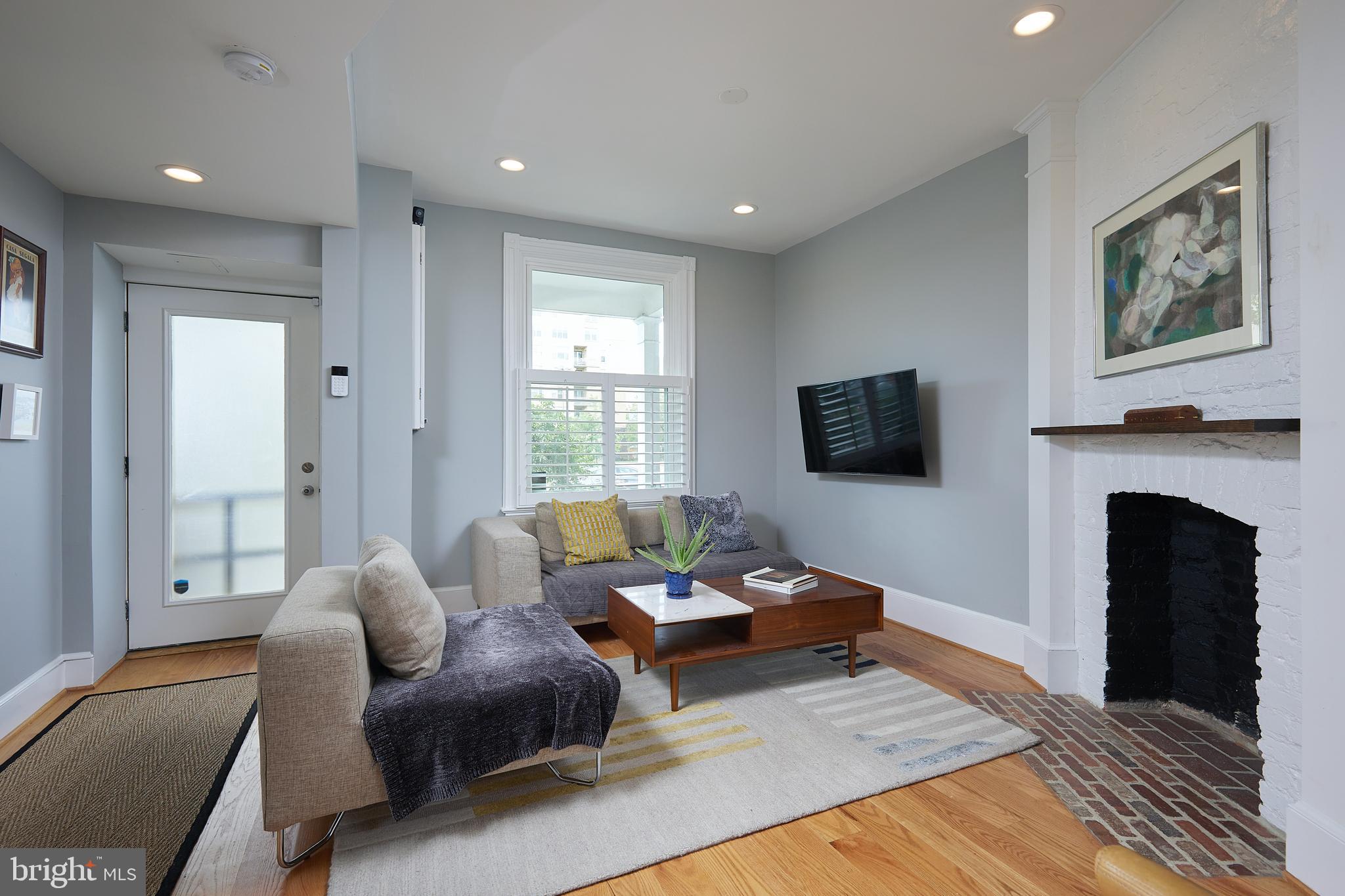 U STREET - Residential Lease