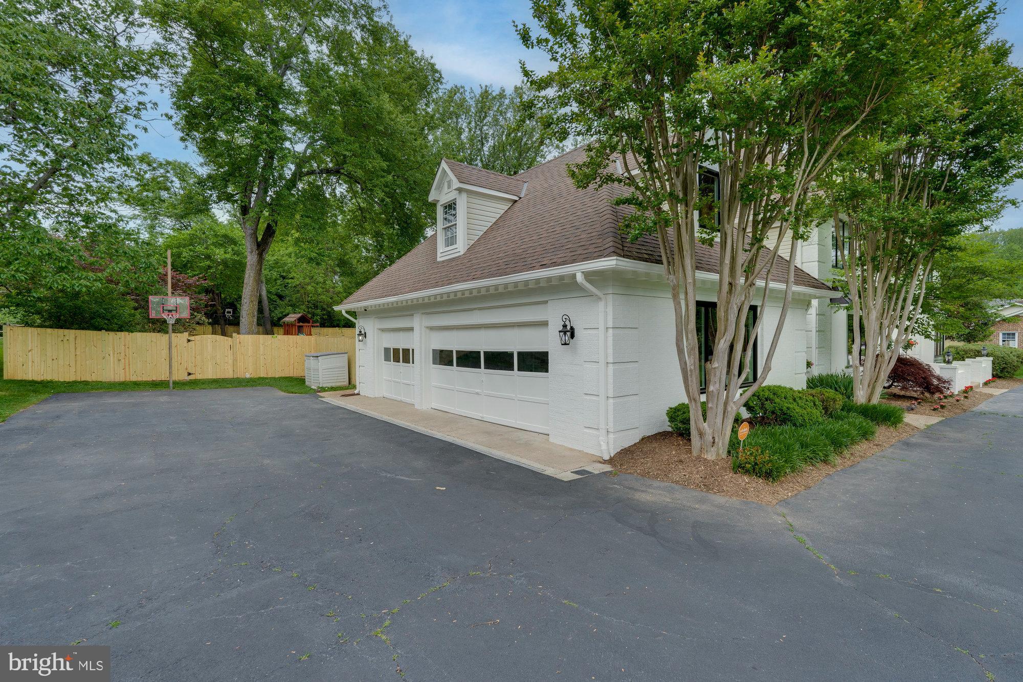 CARRIAGE HILL - Residential