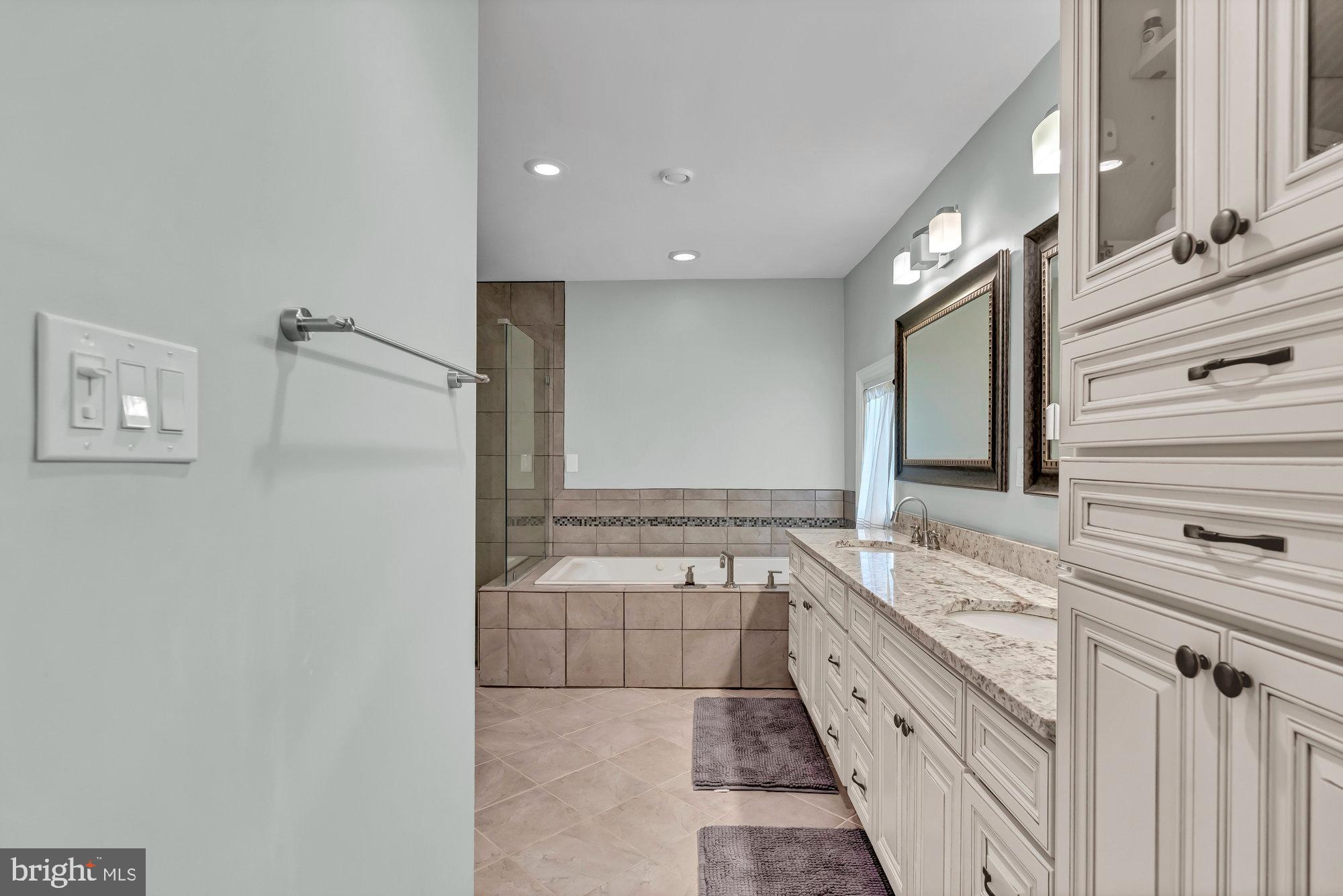 CARRIAGE HILL - Residential