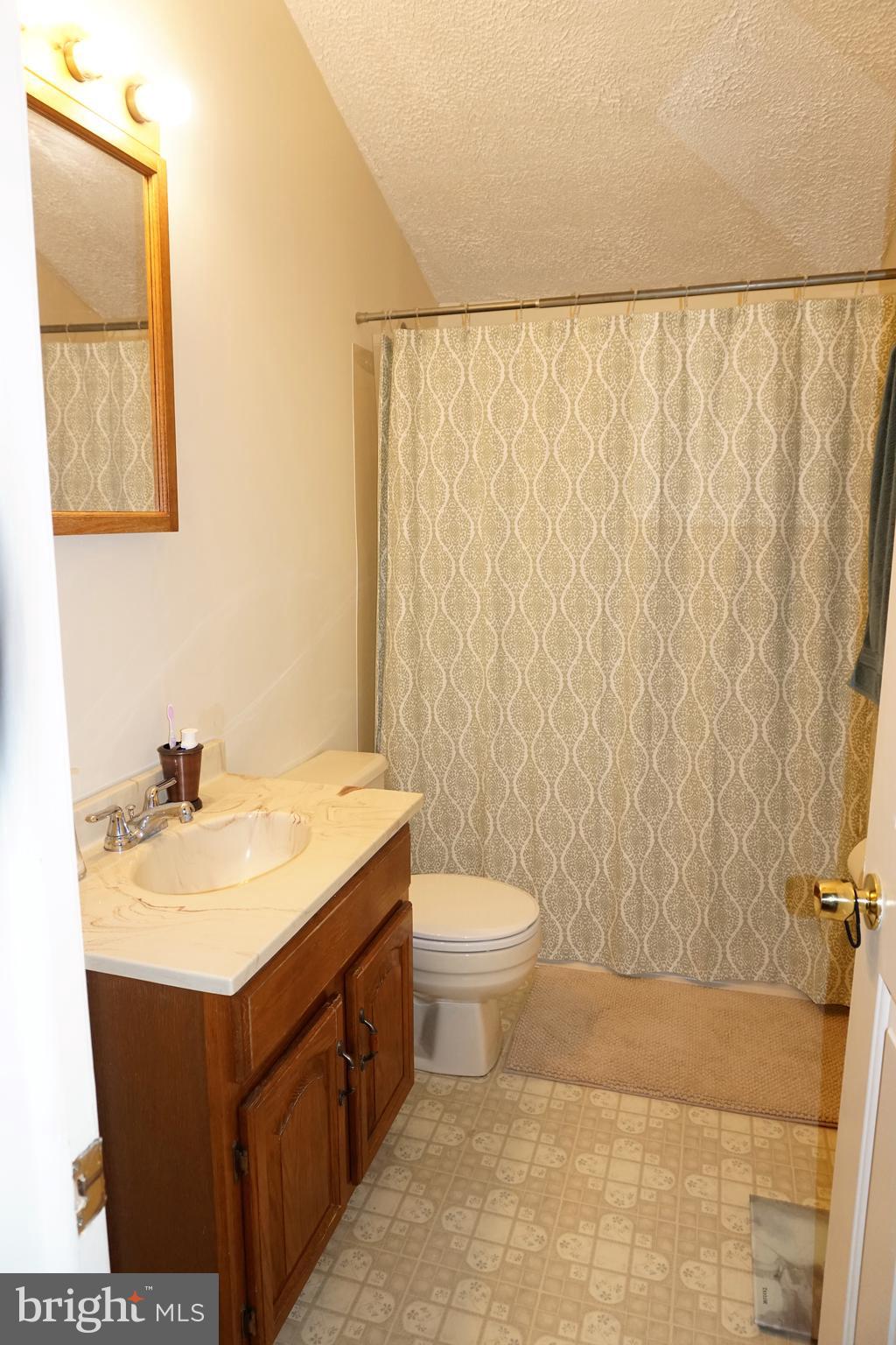 REVELL DOWNS - Residential Lease