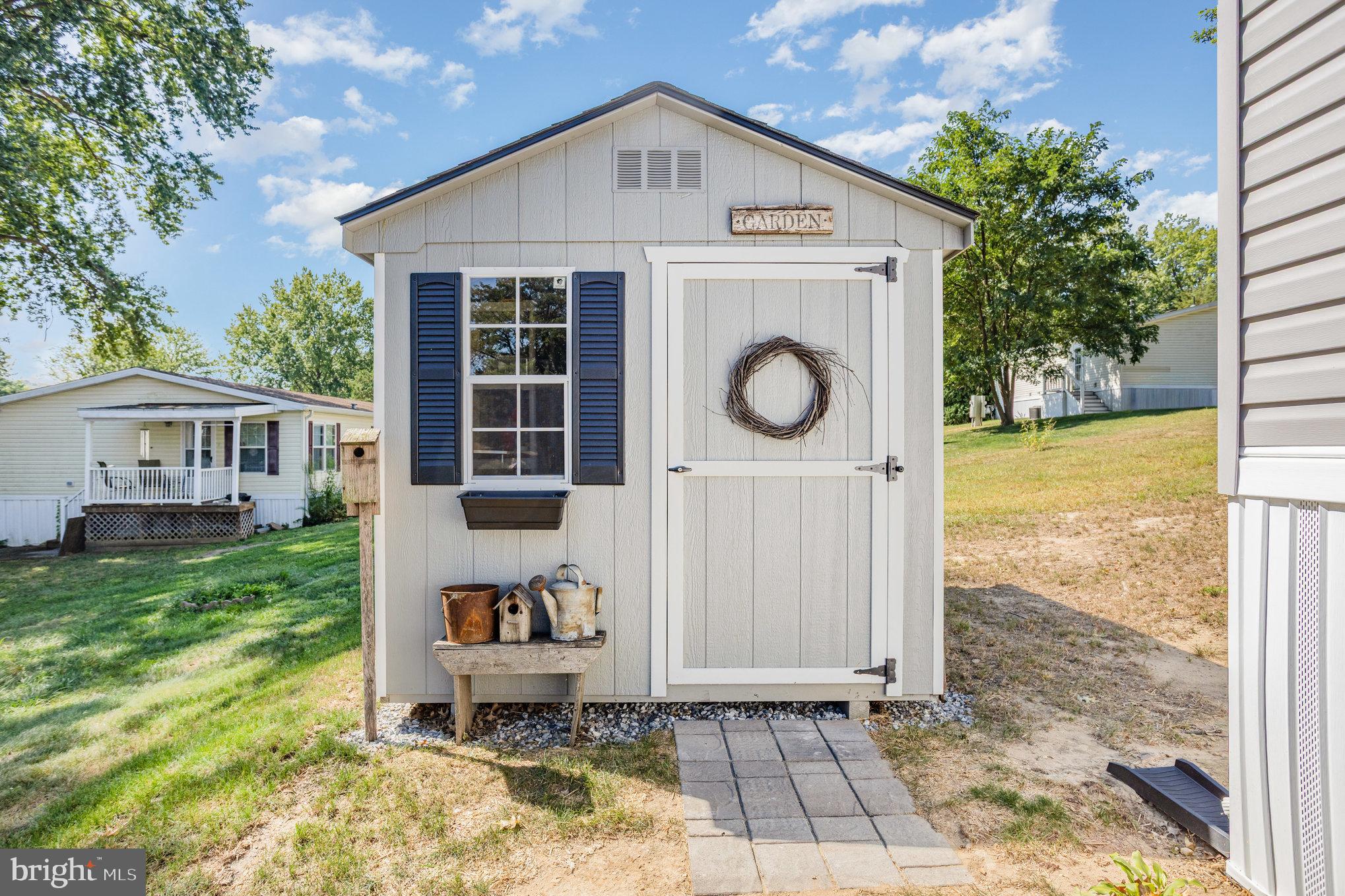 DAUBERTON MANOR - Residential