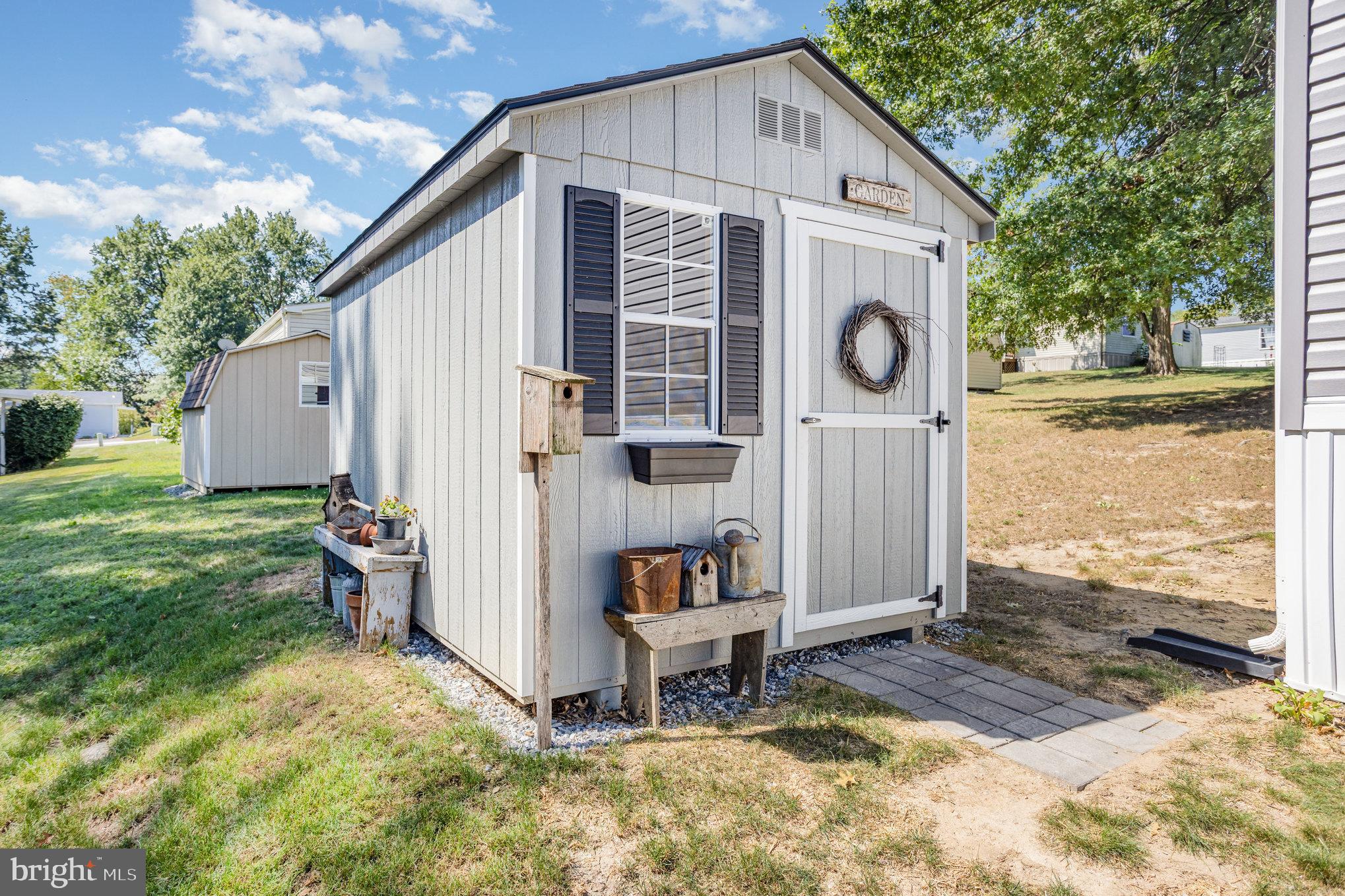 DAUBERTON MANOR - Residential