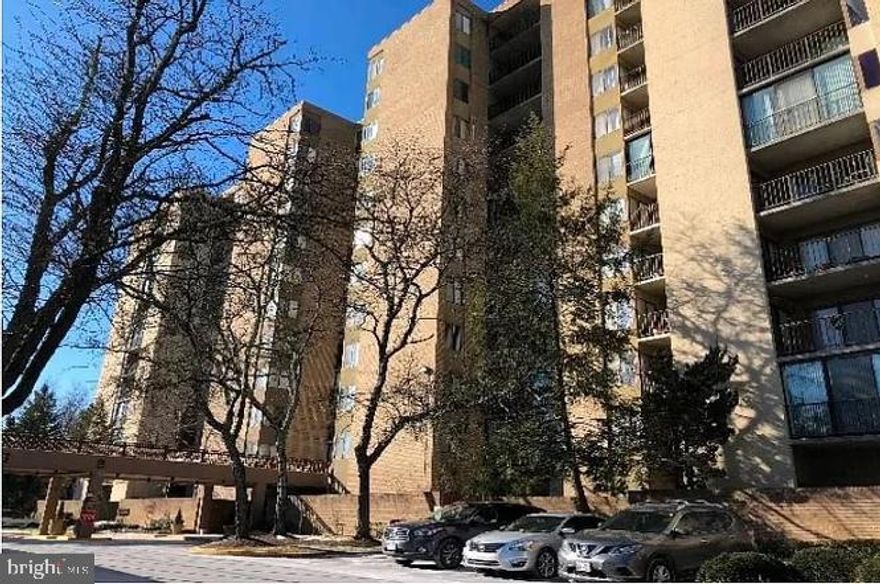 Welcome to your new home in the sought-after Racquet Club community at 9200 Edwards Way! 
This beautifully maintained 6th-floor condo offers a spacious 1 bedroom with a quaint sitting room/Enclosed Balcony, that is perfect for a home office or a cozy reading nook.  Enjoy the convenience and luxury of covered onsite parking (At an additional cost), elevators, and a range of fantastic amenities that cater to an active and social lifestyle.

Key Features:

Spacious Living Area: The open-concept living room with Wall-to-wall and Floor to ceiling Mirrors and a Mirrored dining room, creating a warm and inviting atmosphere  to suit your needs.

Comfortable Bedroom: The generously sized bedroom provides a peaceful retreat, complete with ample closet space and easy access to the enclosed balcony.
Modern Kitchen: The well-appointed kitchen features modern appliances, updated cabinets plenty of storage, and a breakfast area for casual dining.

Community Amenities: Take advantage of the numerous amenities, including a tennis court, fitness room, and a sparkling pool, perfect for relaxation and recreation.  Some amenities are in the process of being upgraded and renovated.  

Convenient Location: Enjoy the ease of covered onsite parking and elevator access. The Racquet Club community is ideally located near shopping, dining, and major commuter routes.
This condo is perfect for those seeking a blend of comfort, convenience, and community. Don't miss the opportunity to make this delightful condo your own. 

Other Amenities:
Garage parking space 
Tennis court 
Walking area around the court 
Inside tennis lounge 
Exercise room 
Private storage bin 
Party room with large flatscreen TV and full kitchen 
Swimming pool ( in repair status)
Grill area outside of the building 
Vending machines 

Schedule a showing today and discover the best of condo living at 9200 Edwards Way!