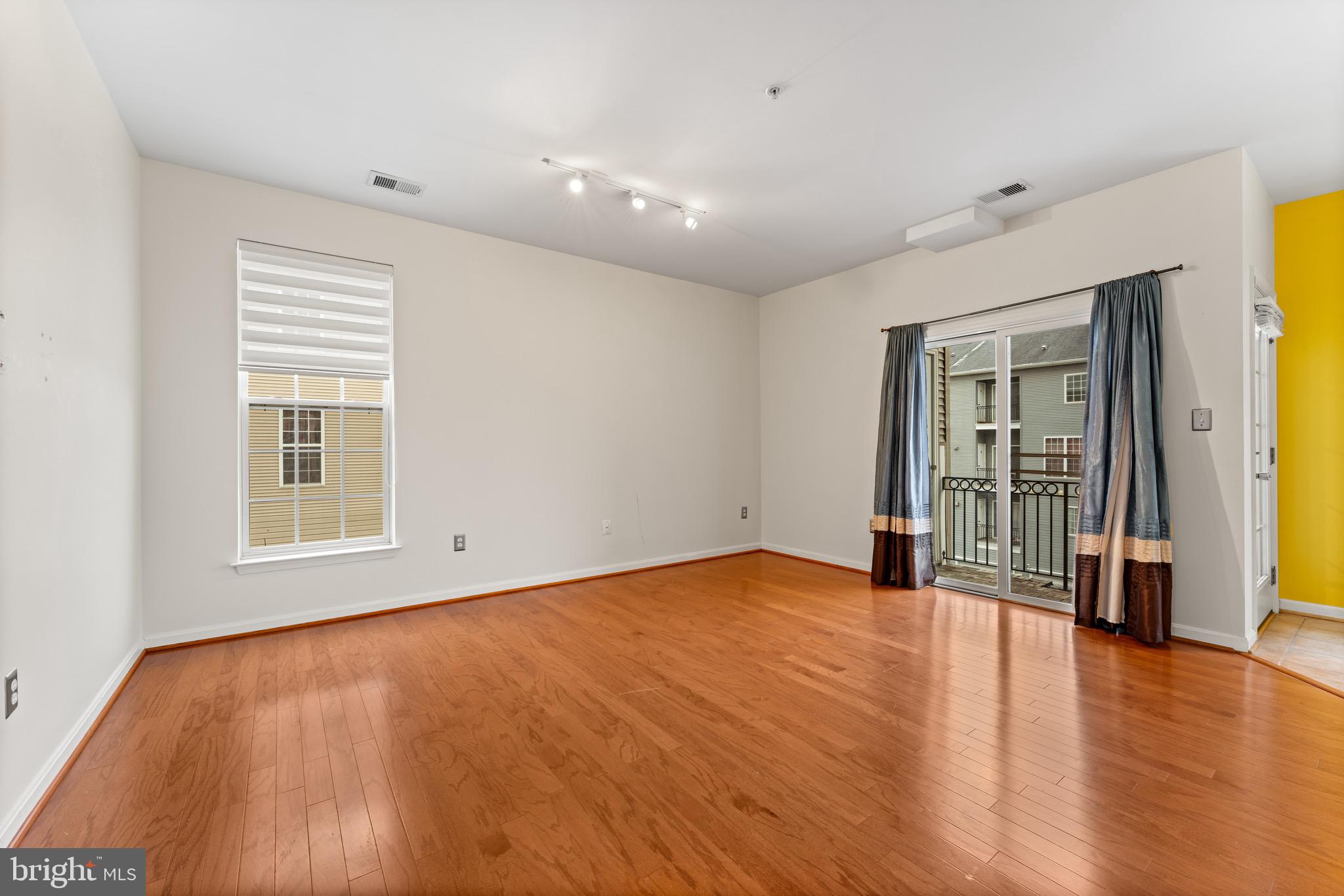 POWELLS RUN VILLAGE COND - Residential