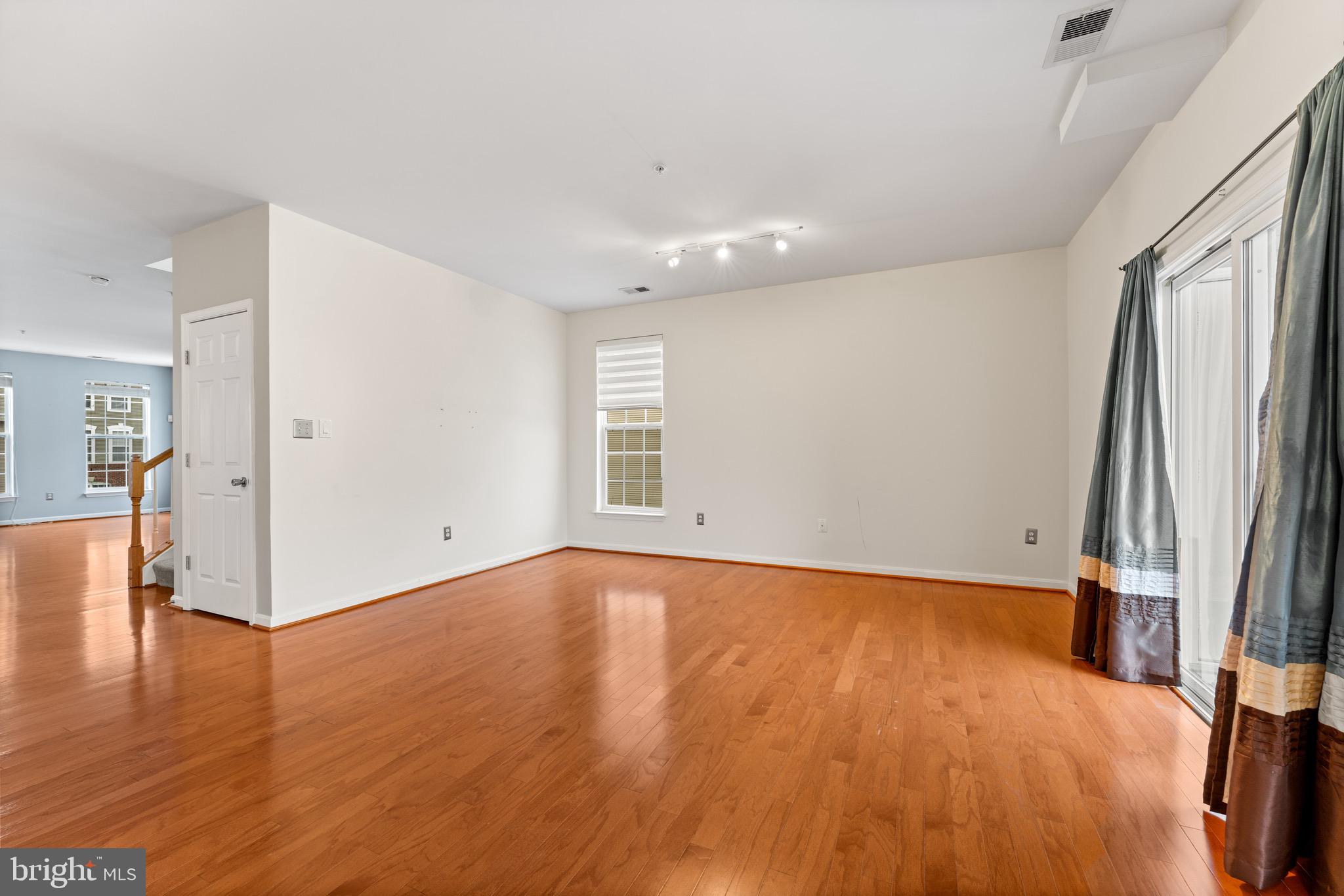 POWELLS RUN VILLAGE COND - Residential