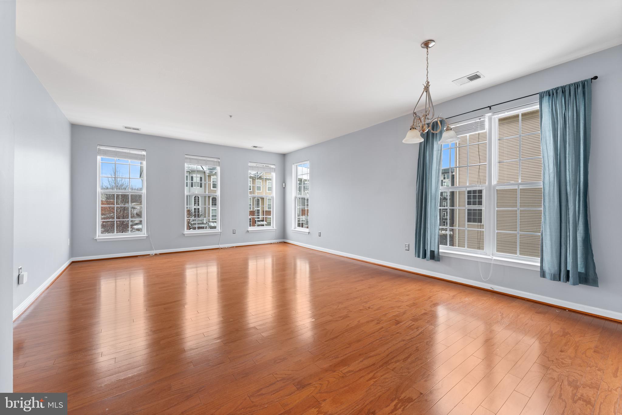 15522 JOHN DISKIN CIRCLE