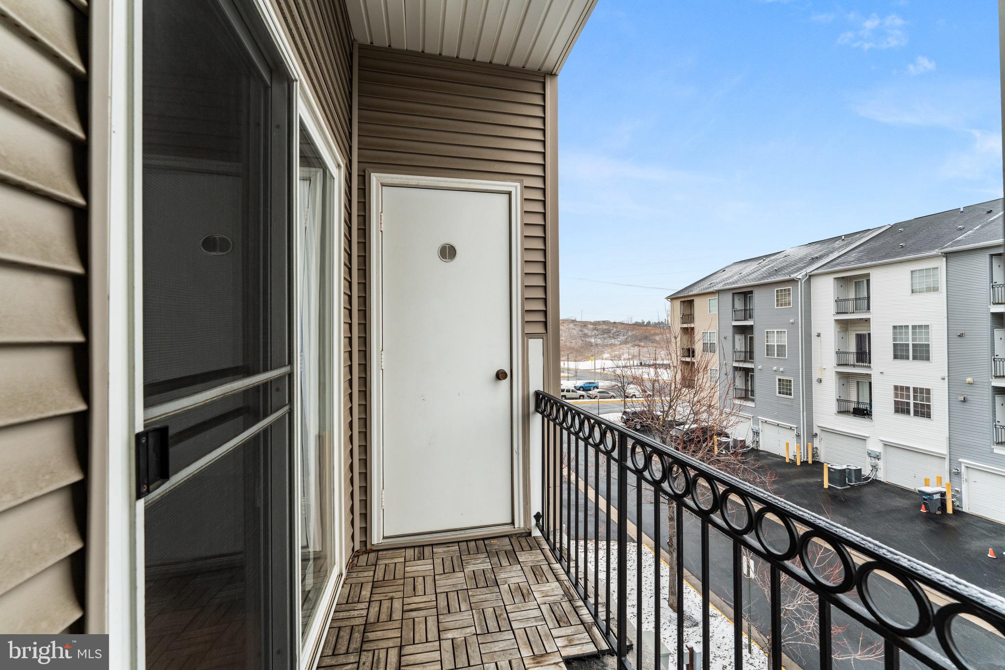 POWELLS RUN VILLAGE COND - Residential