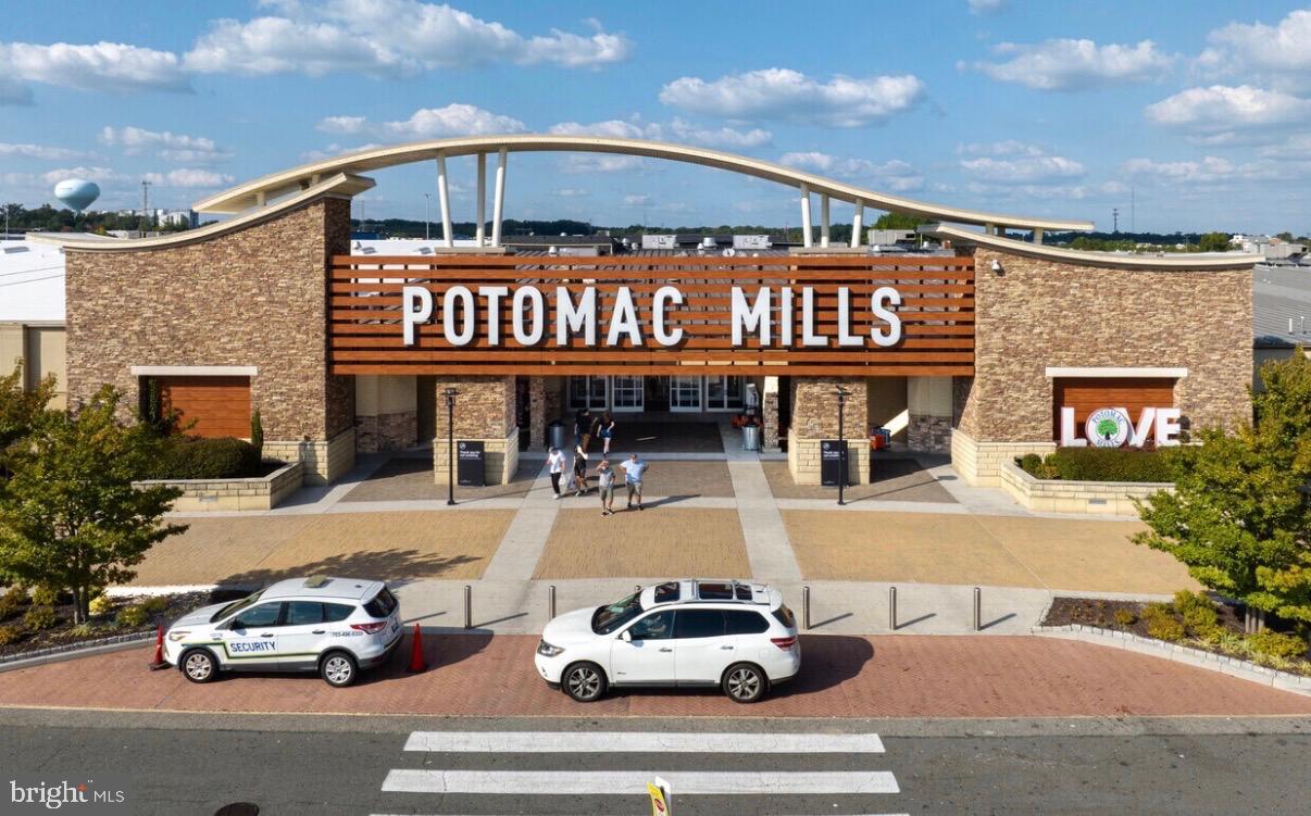 POWELLS RUN VILLAGE COND - Residential