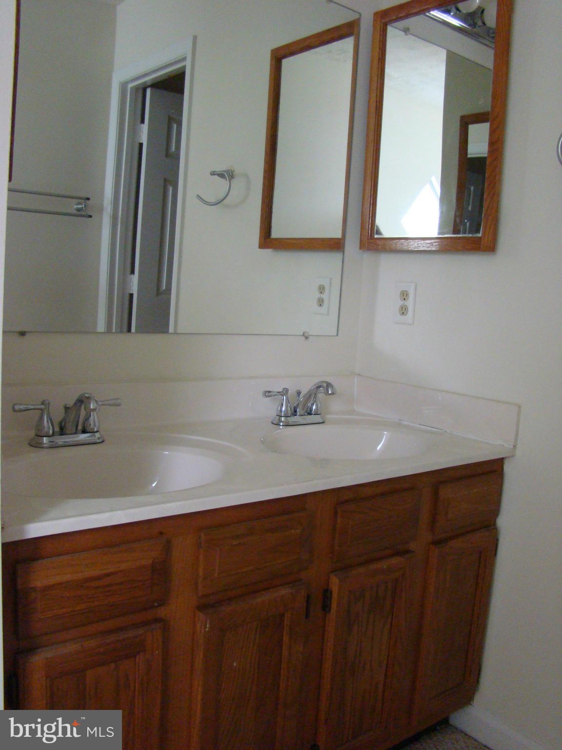 VISTA WOODS - Residential Lease