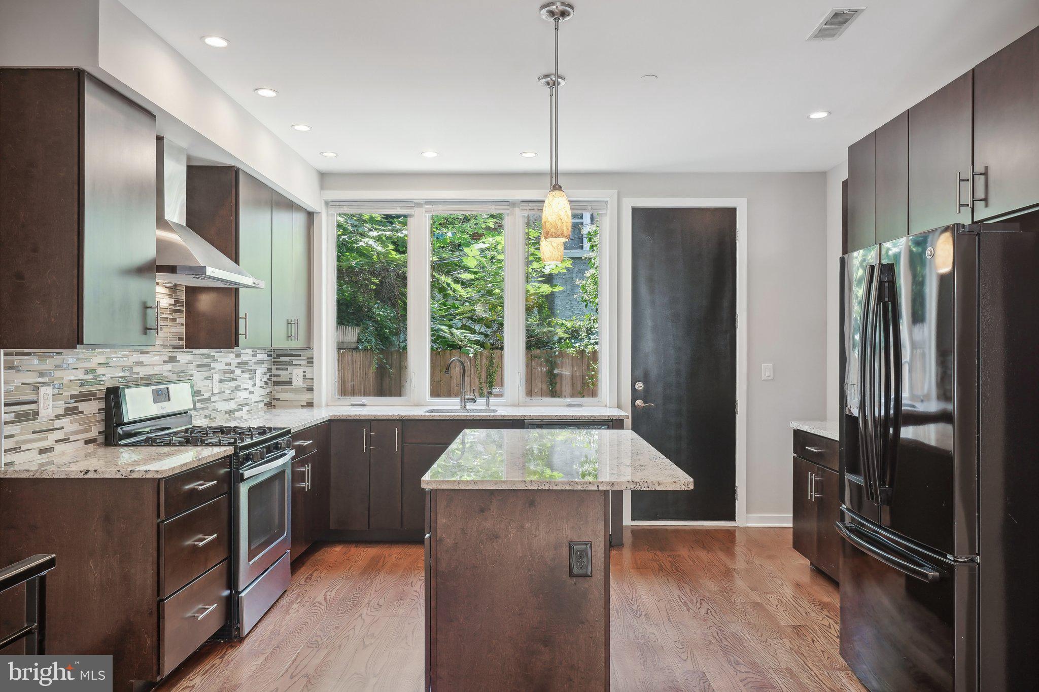 POINT BREEZE - Residential