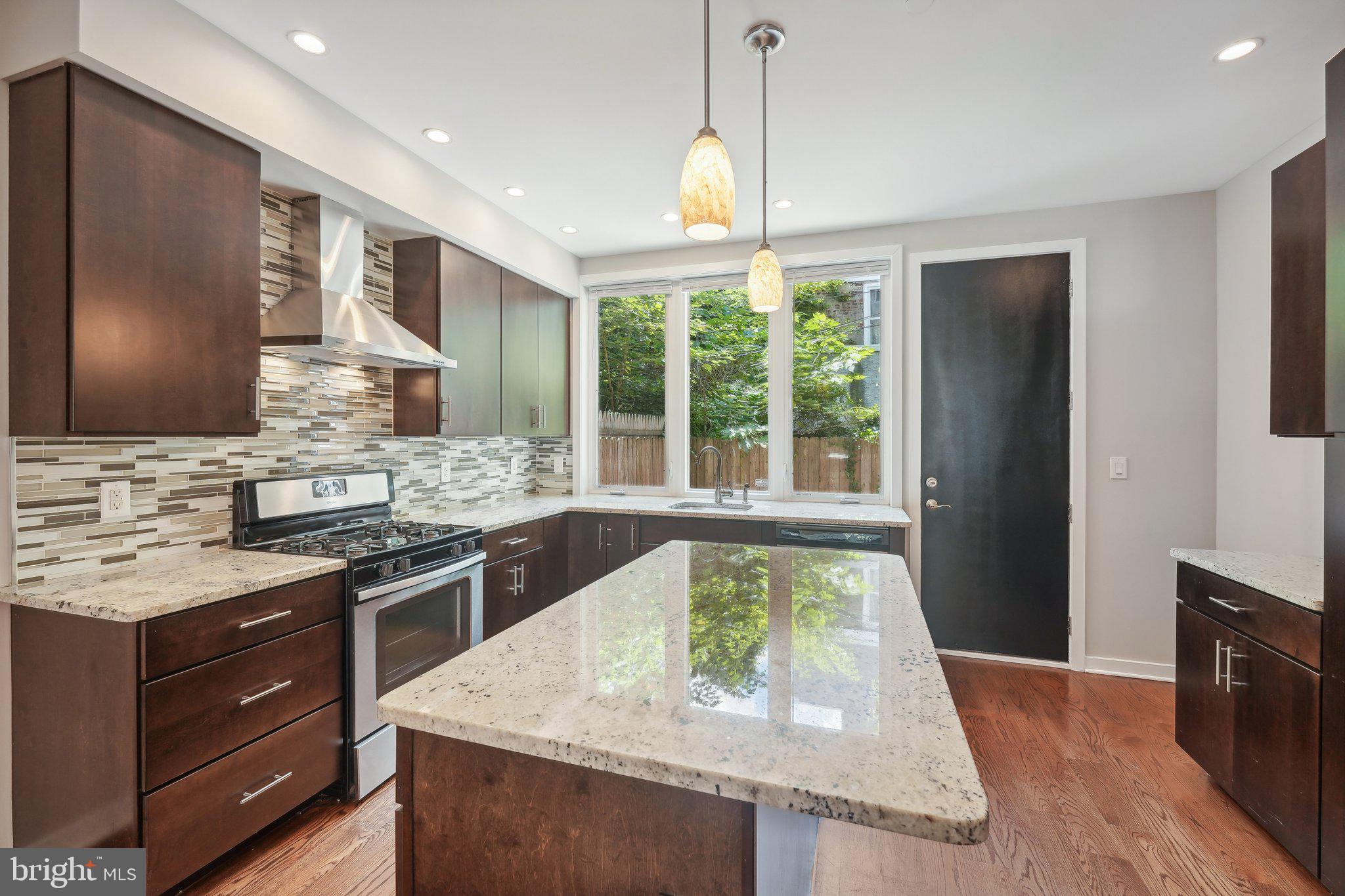 POINT BREEZE - Residential