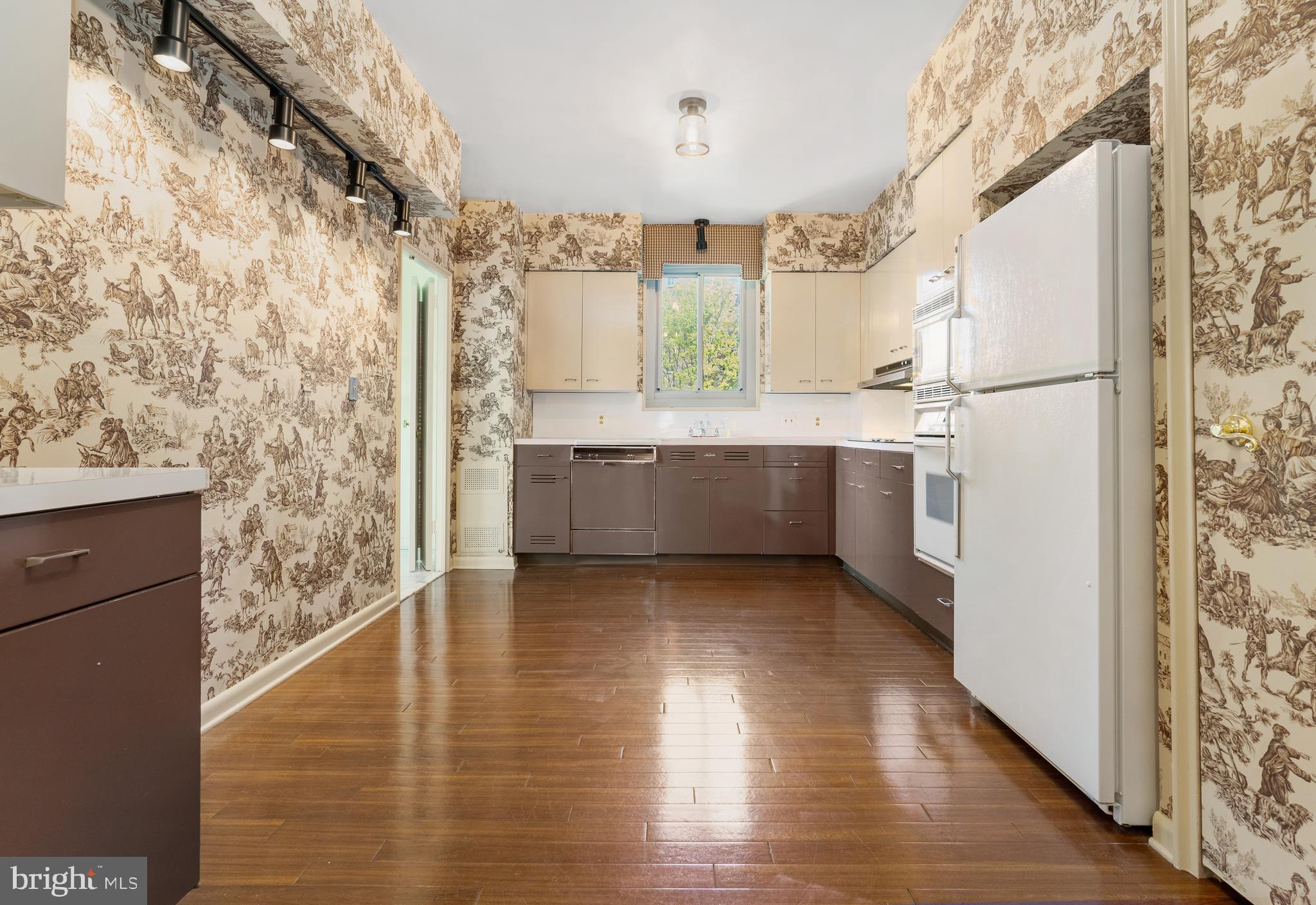 PIKESVILLE - Residential