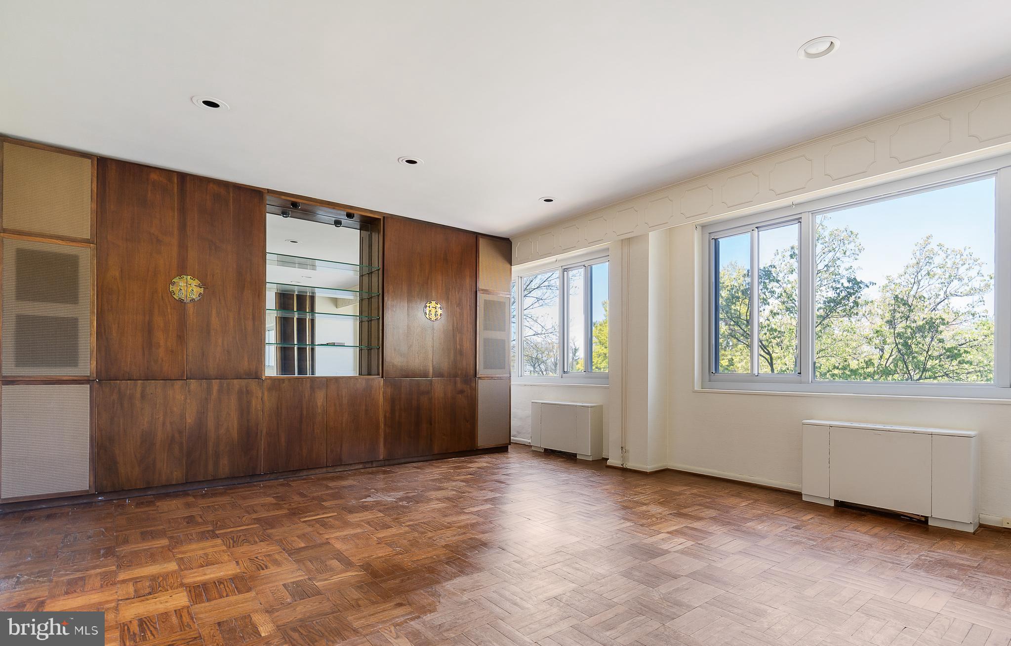 PIKESVILLE - Residential