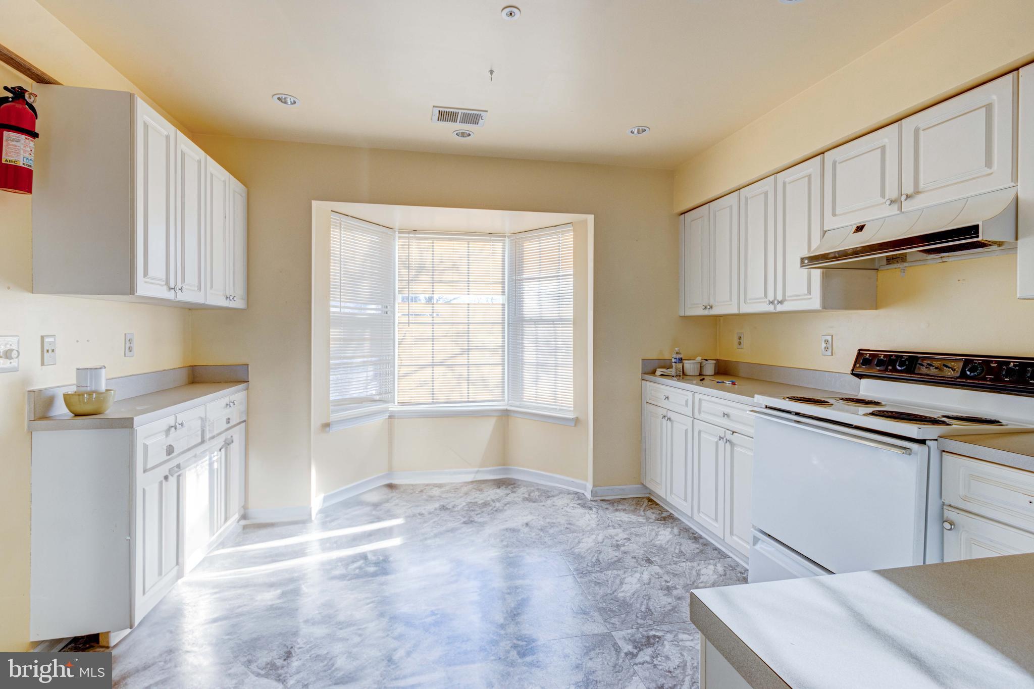 STONEHAVEN MEWS IN CROFTON VILLAGE - Residential