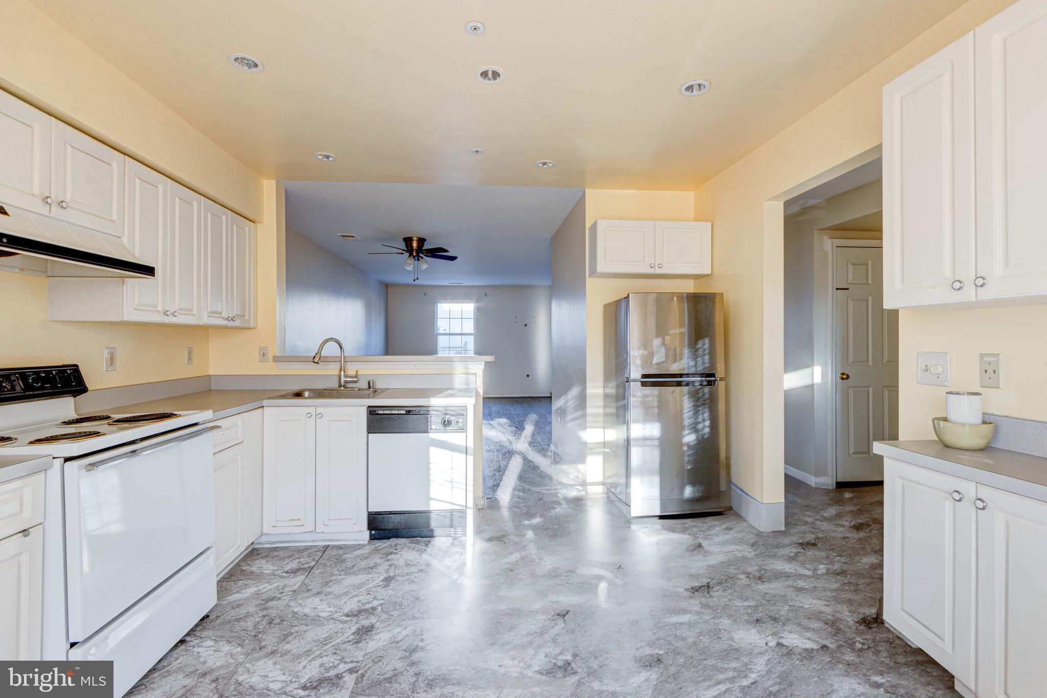 STONEHAVEN MEWS IN CROFTON VILLAGE - Residential