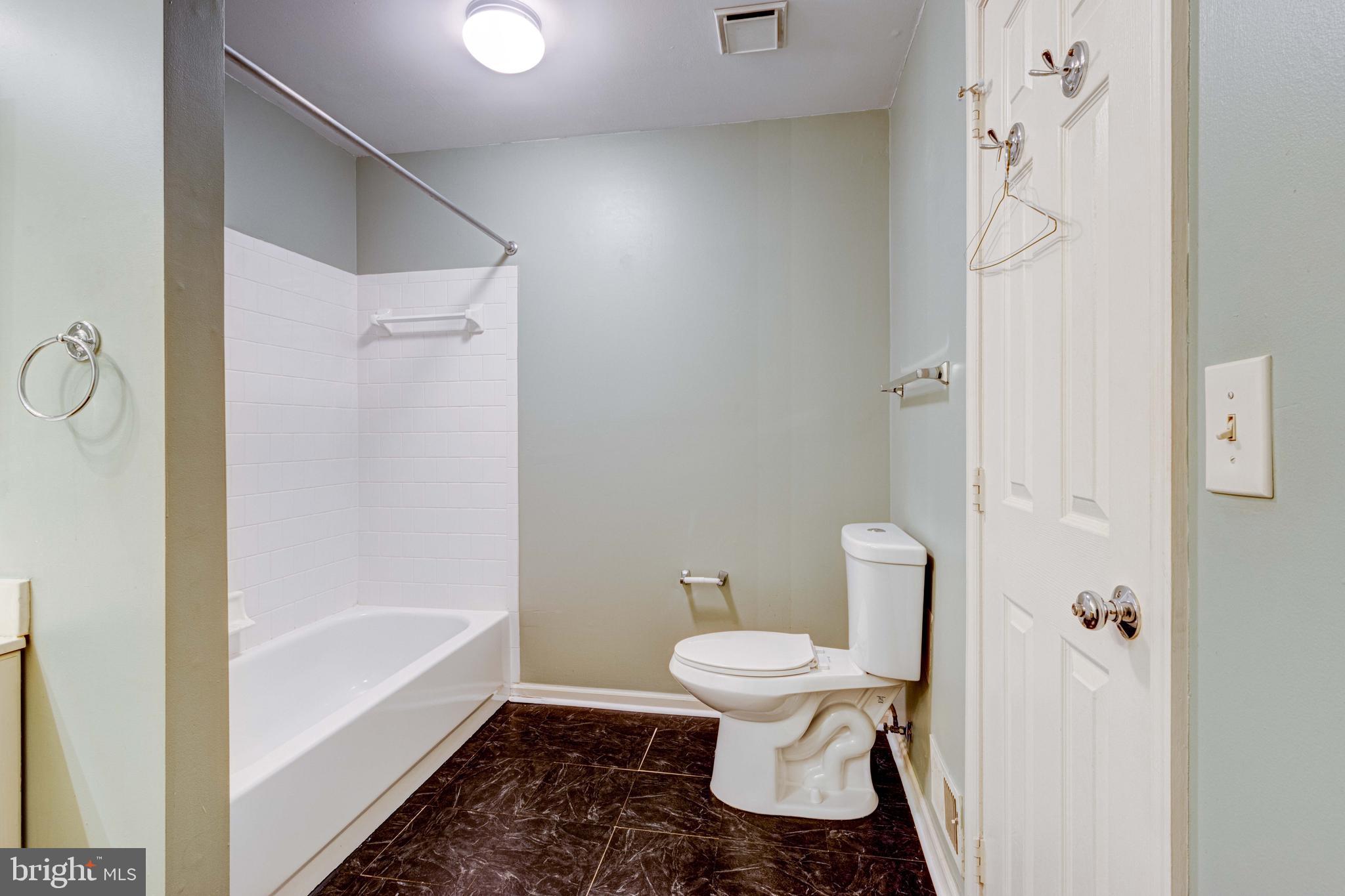 STONEHAVEN MEWS IN CROFTON VILLAGE - Residential