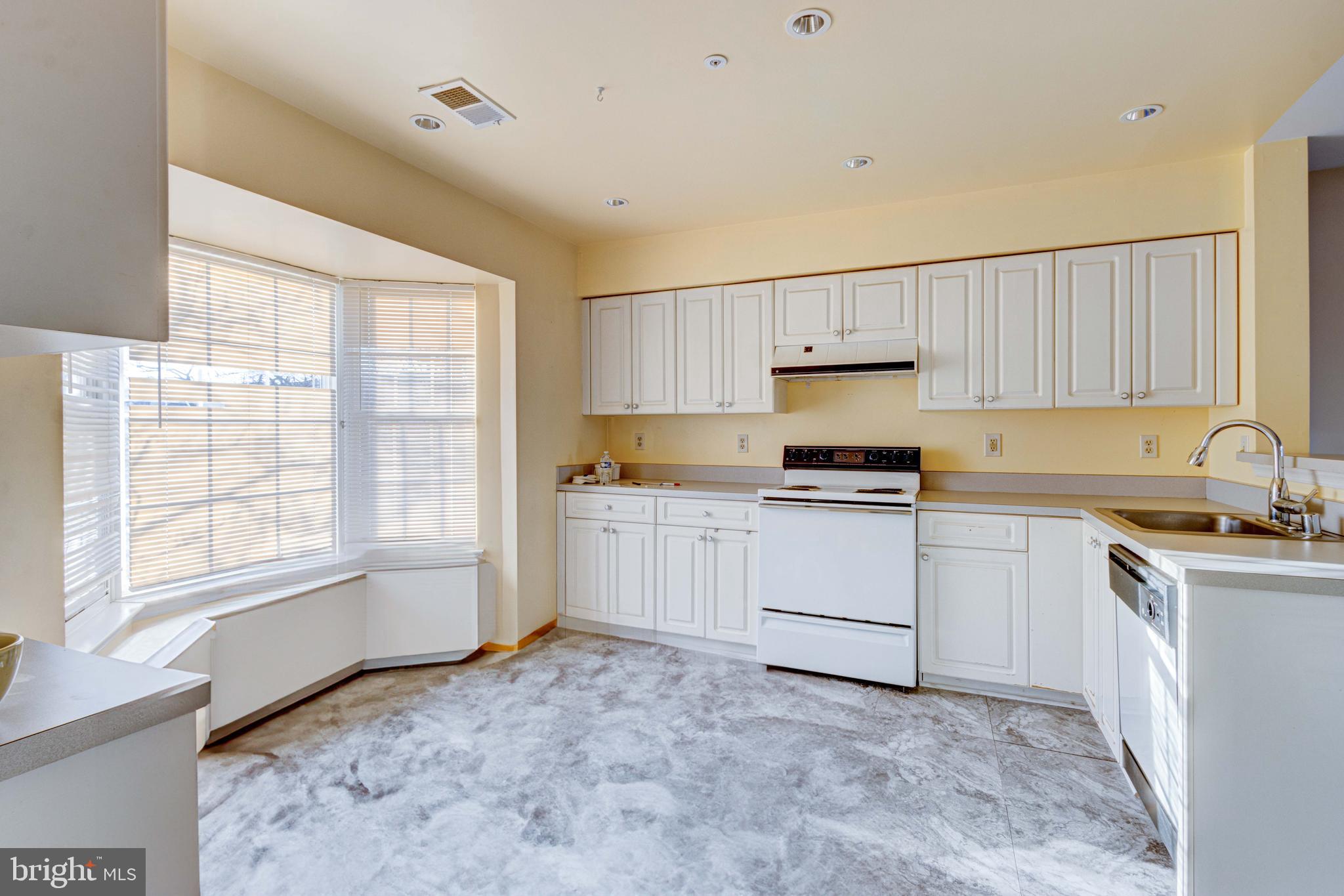 STONEHAVEN MEWS IN CROFTON VILLAGE - Residential