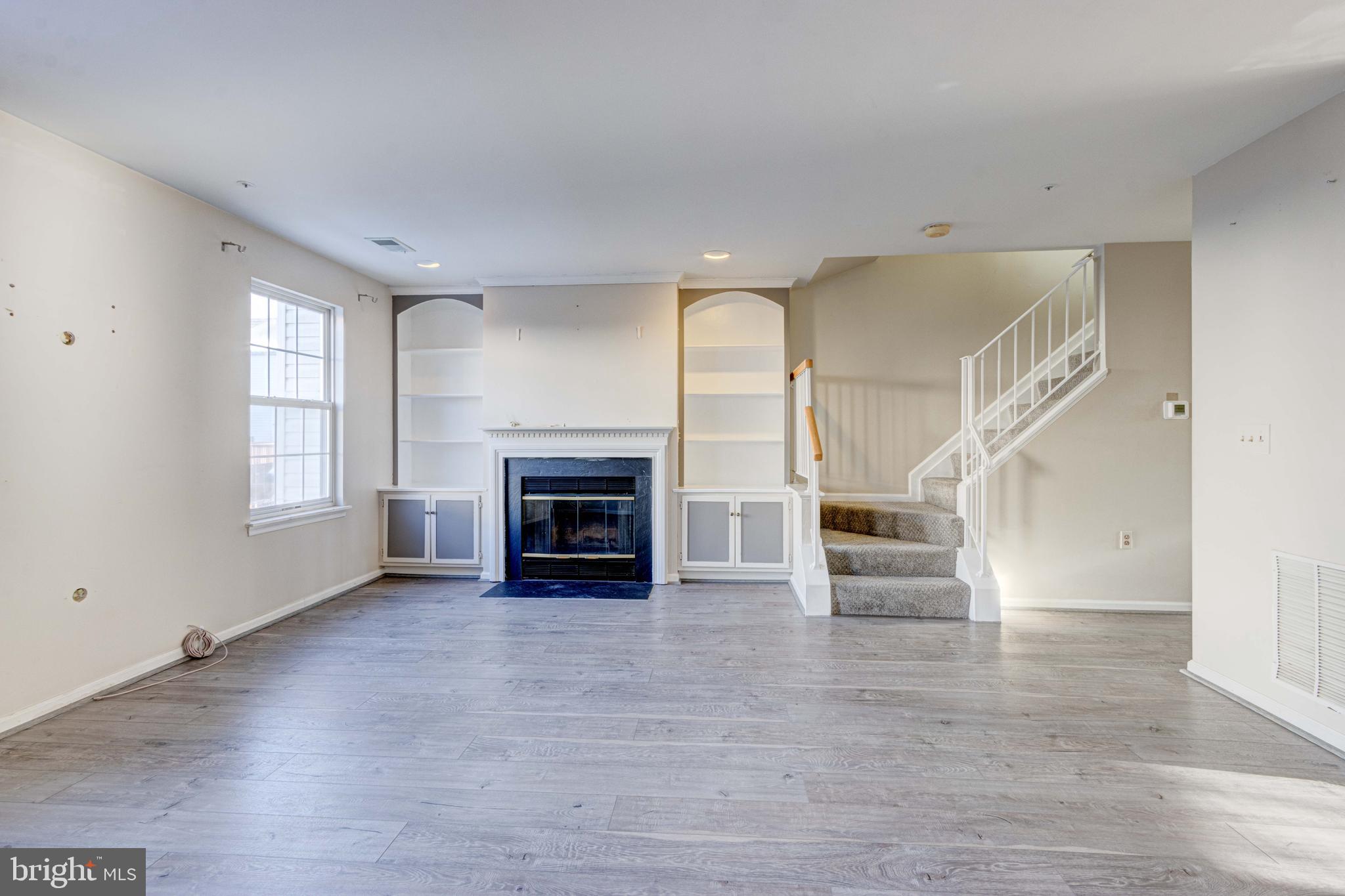 STONEHAVEN MEWS IN CROFTON VILLAGE - Residential