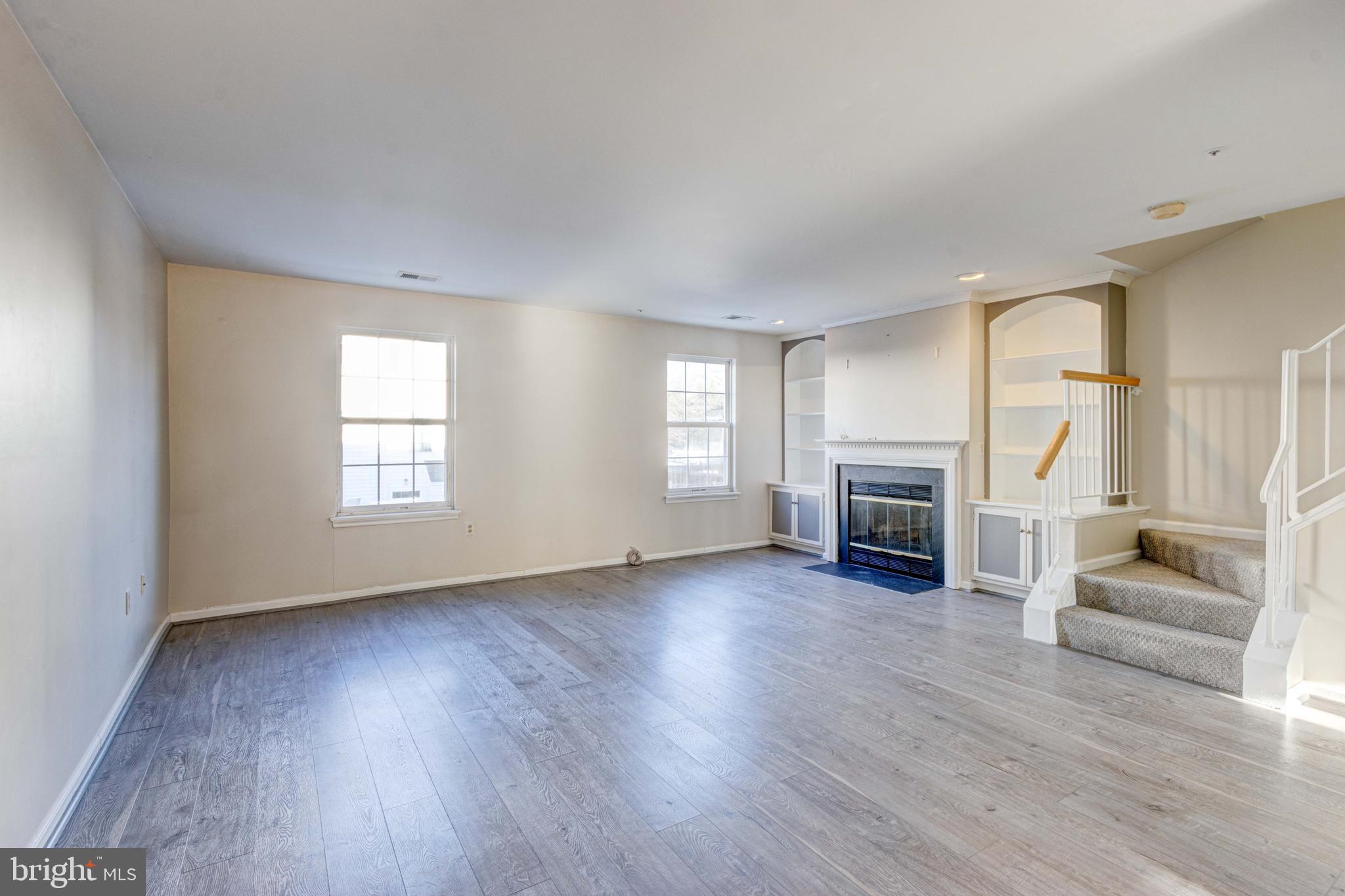 STONEHAVEN MEWS IN CROFTON VILLAGE - Residential