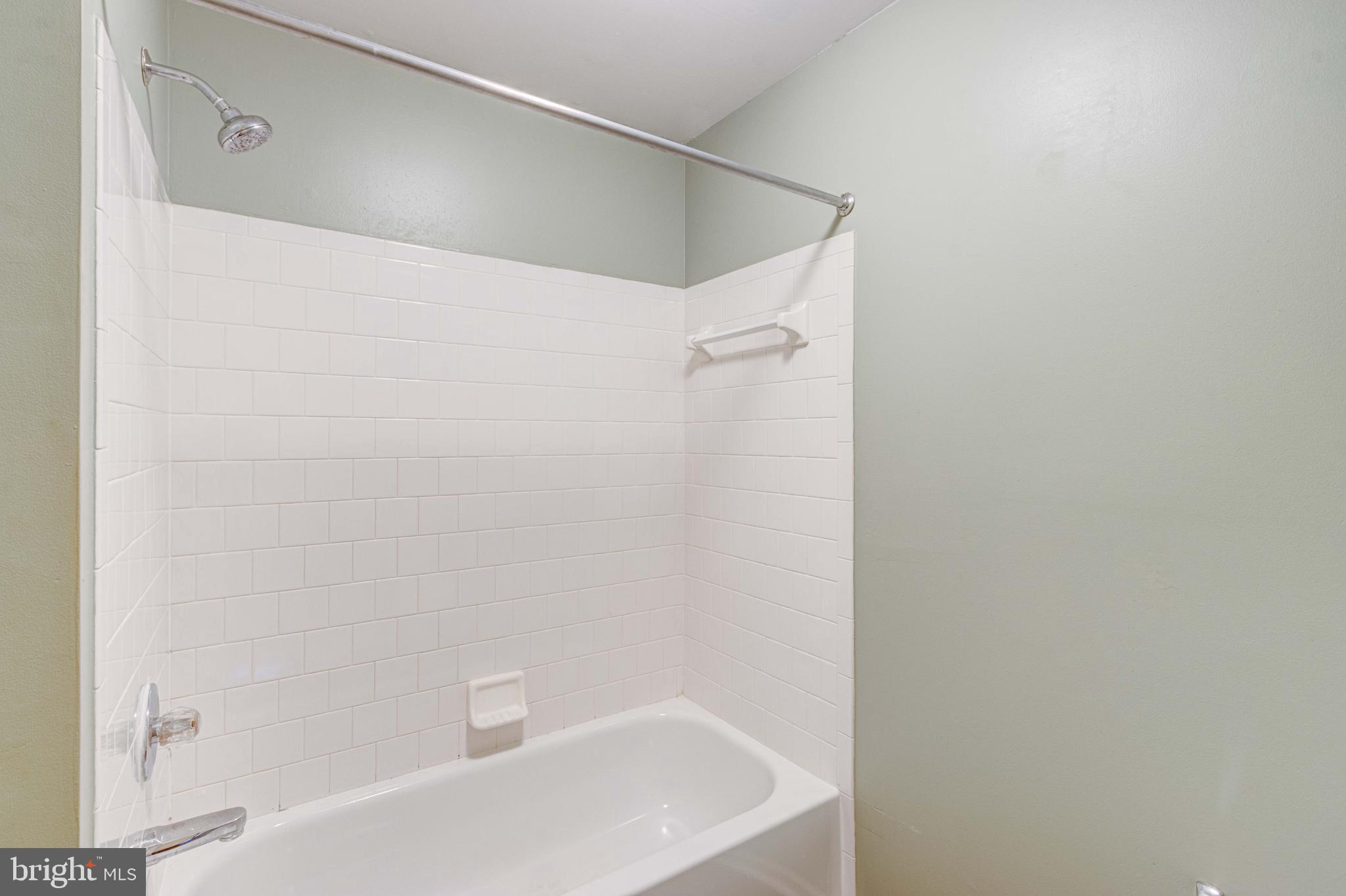 STONEHAVEN MEWS IN CROFTON VILLAGE - Residential