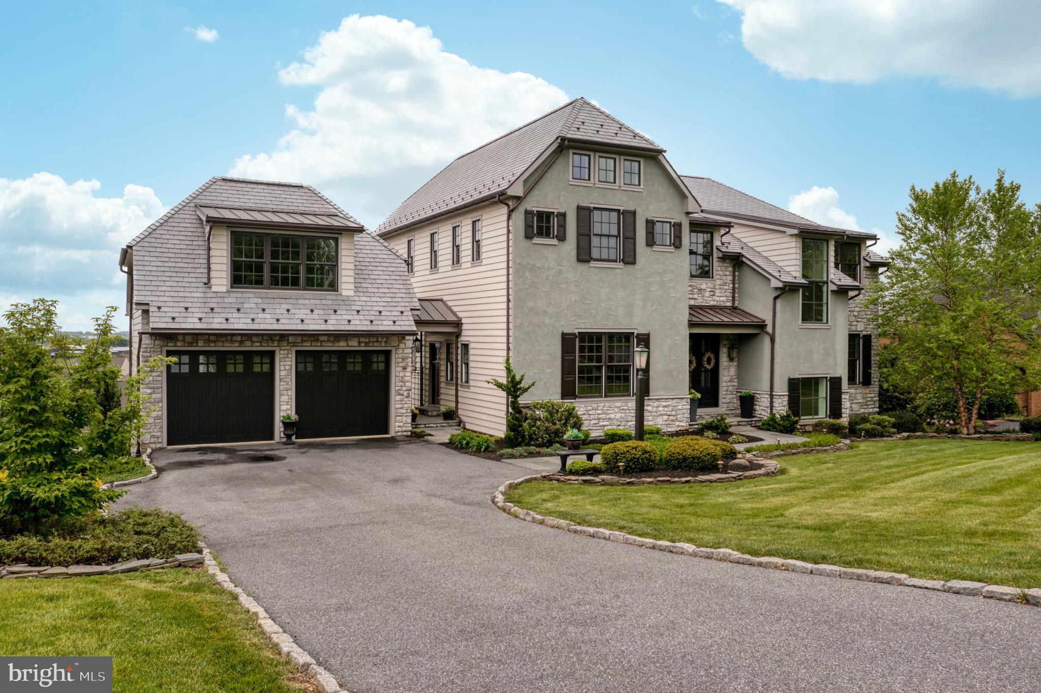 11 OAKWOOD LANE