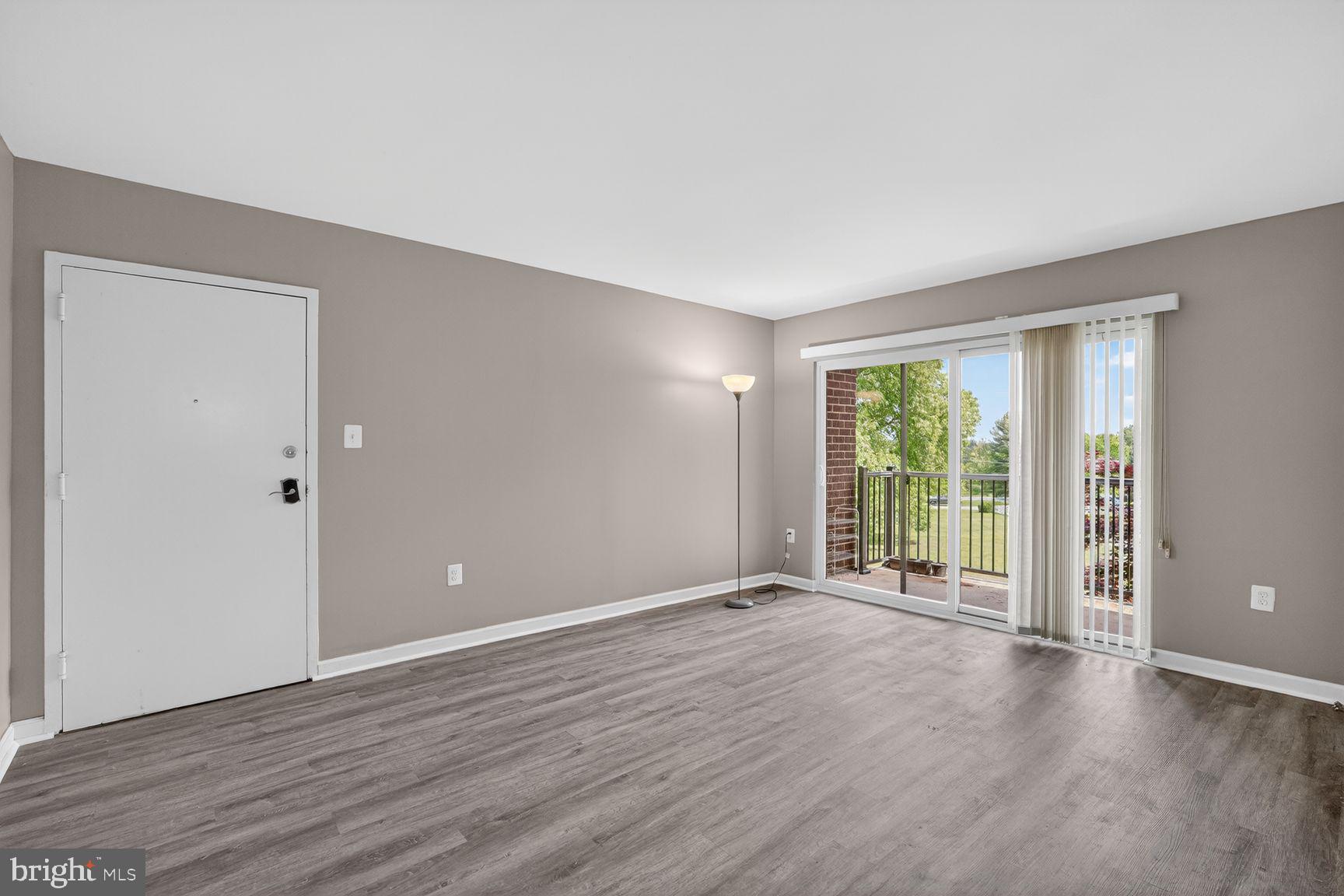 CAMELBACK VILLAGE - Residential