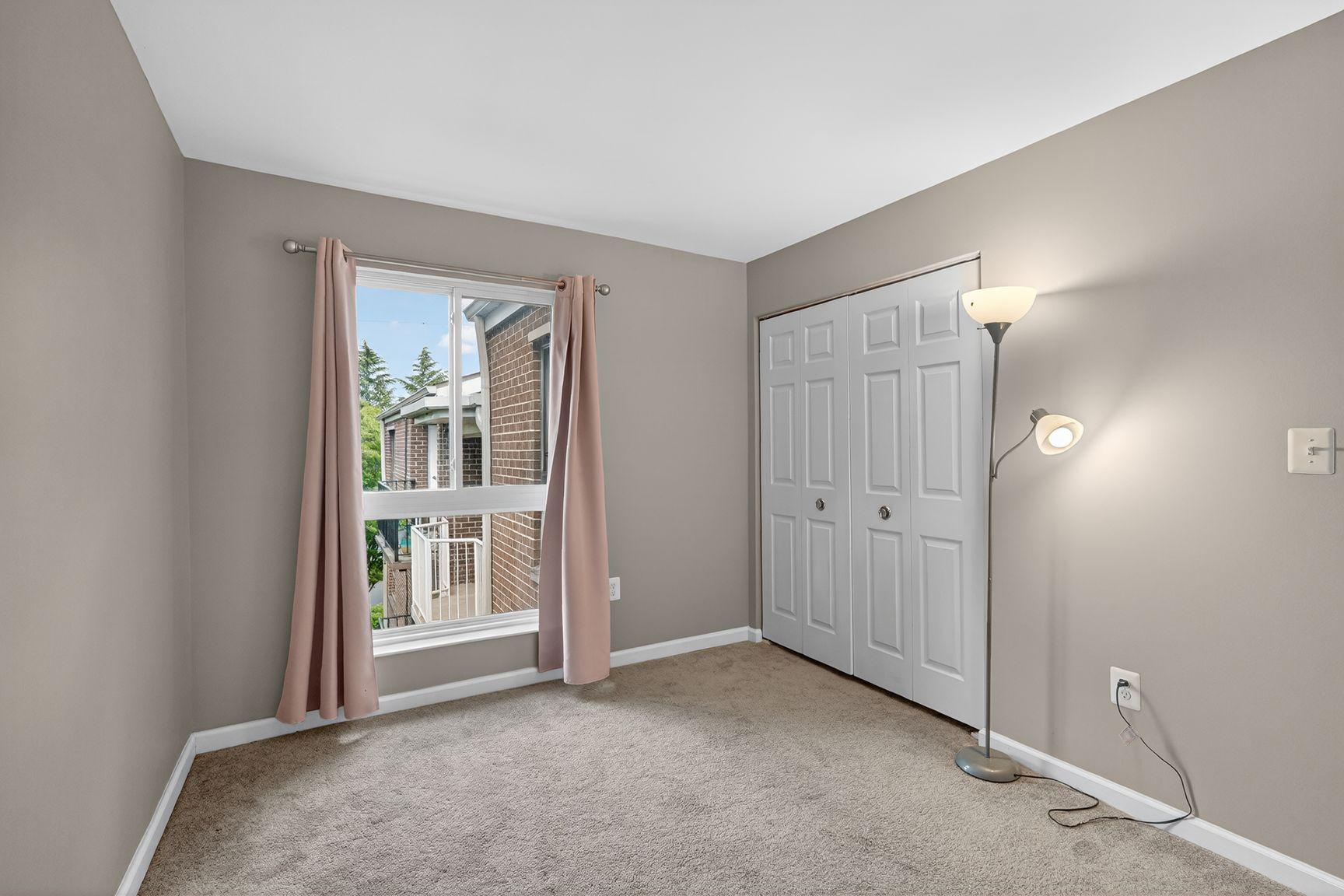 CAMELBACK VILLAGE - Residential