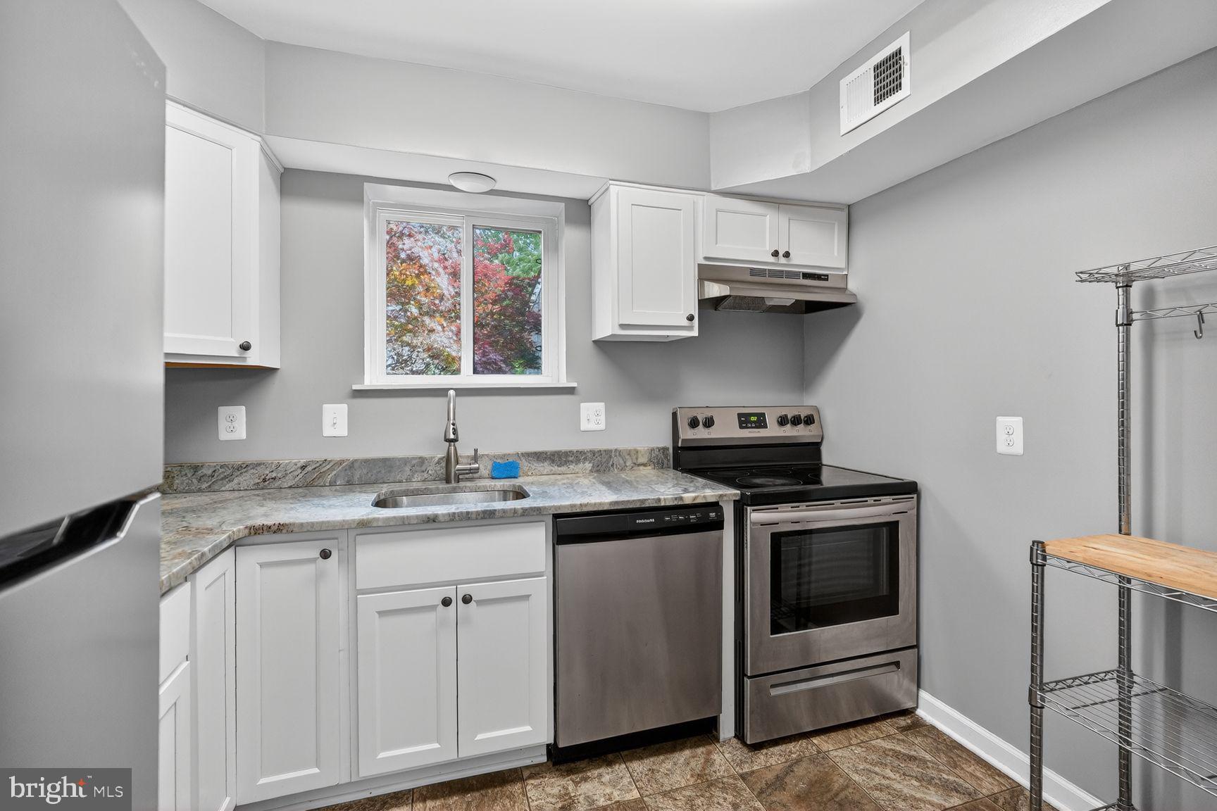 CAMELBACK VILLAGE - Residential