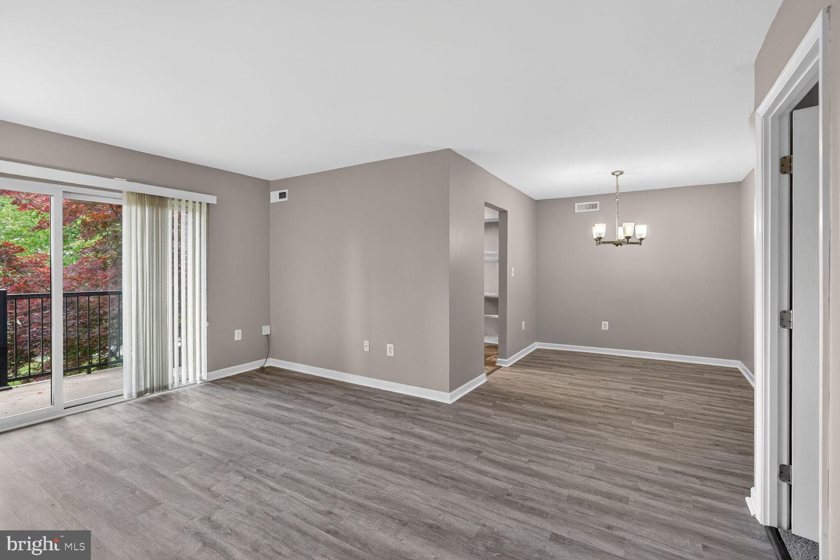 CAMELBACK VILLAGE - Residential