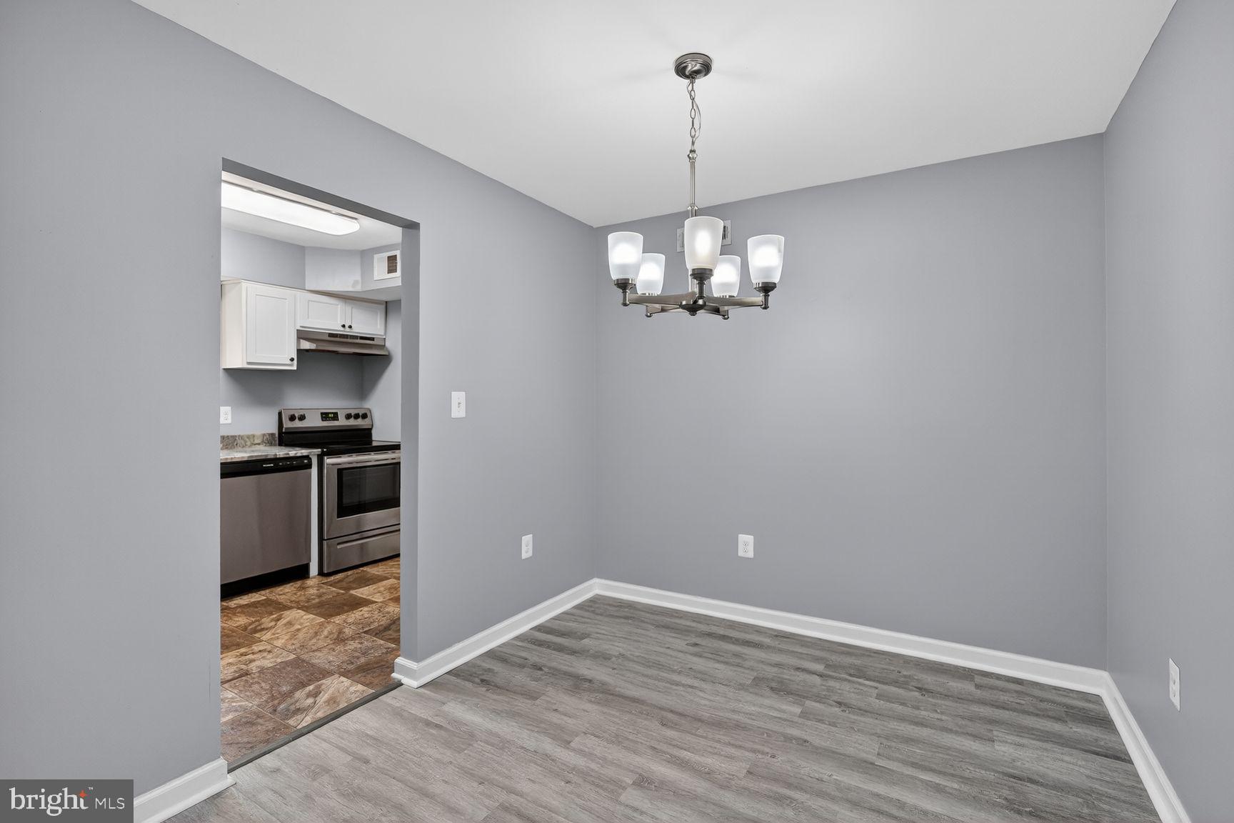 CAMELBACK VILLAGE - Residential