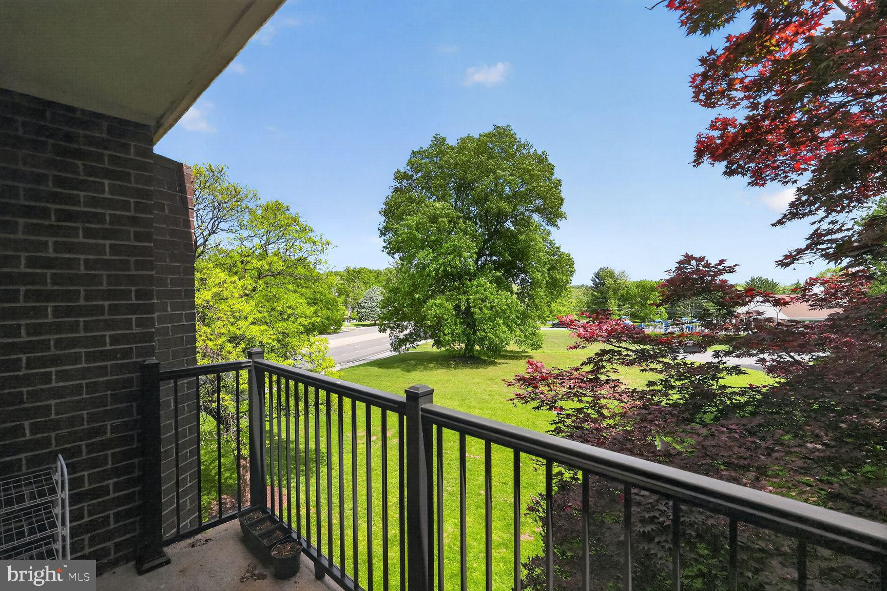 CAMELBACK VILLAGE - Residential
