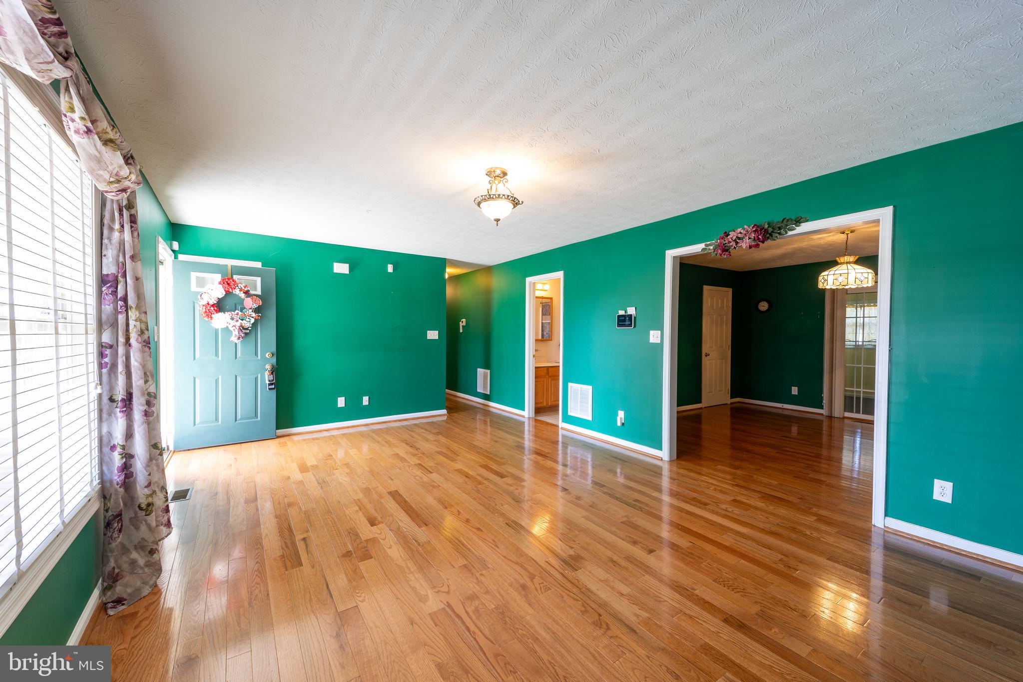 MIDDLE CREEK MANOR - Residential