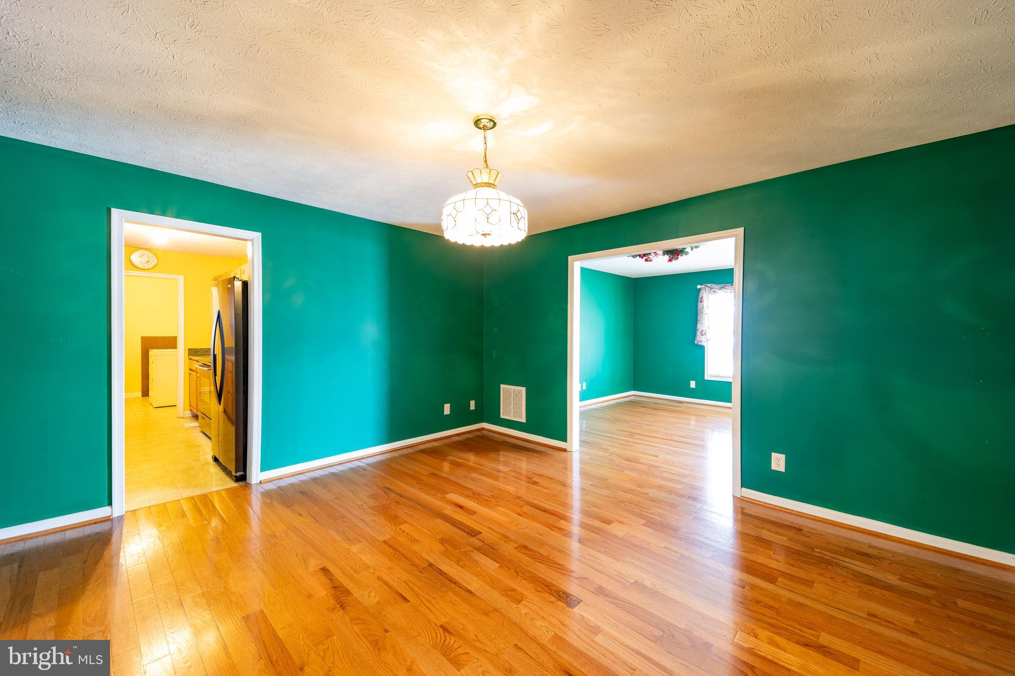 MIDDLE CREEK MANOR - Residential