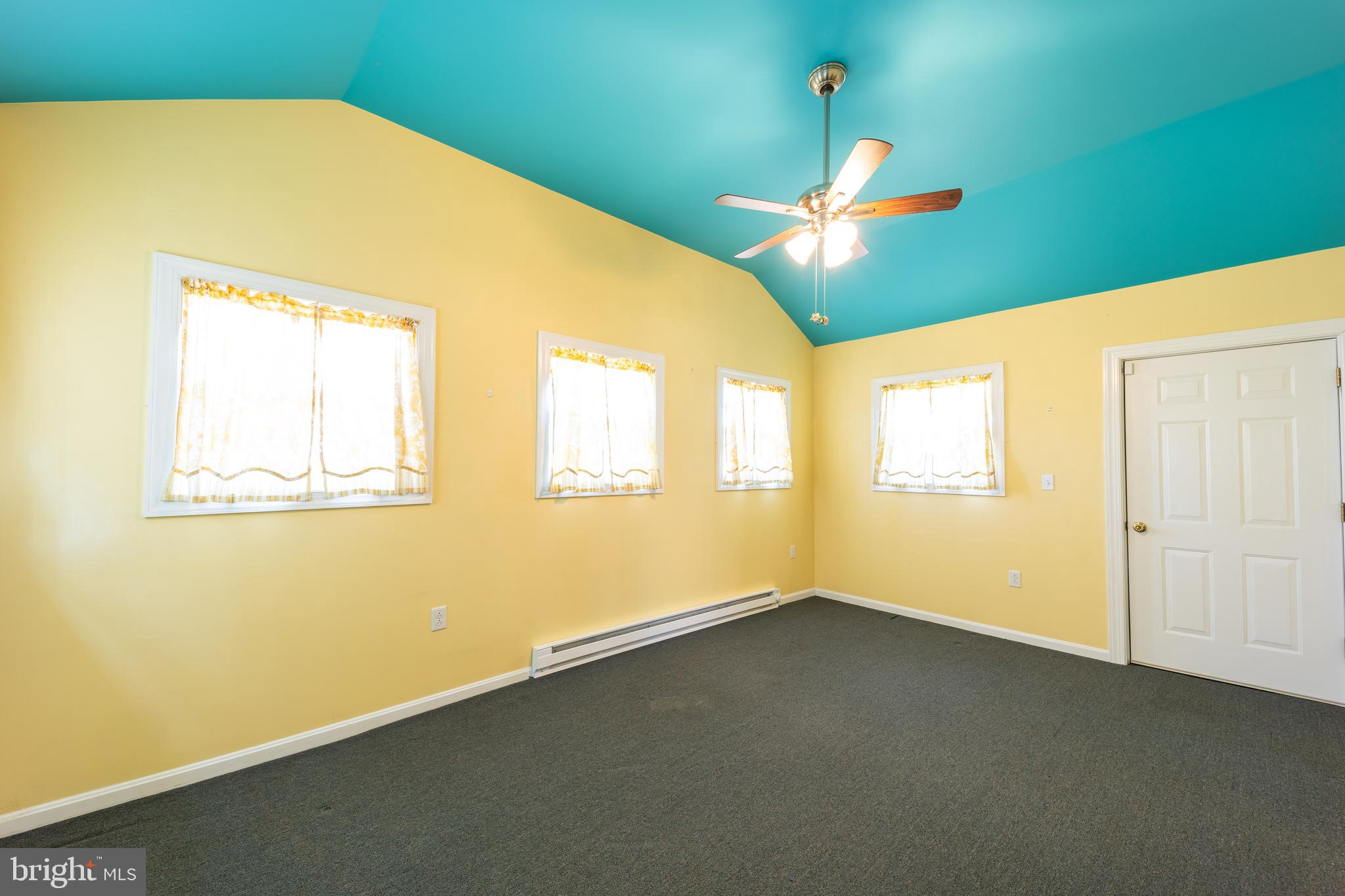 MIDDLE CREEK MANOR - Residential