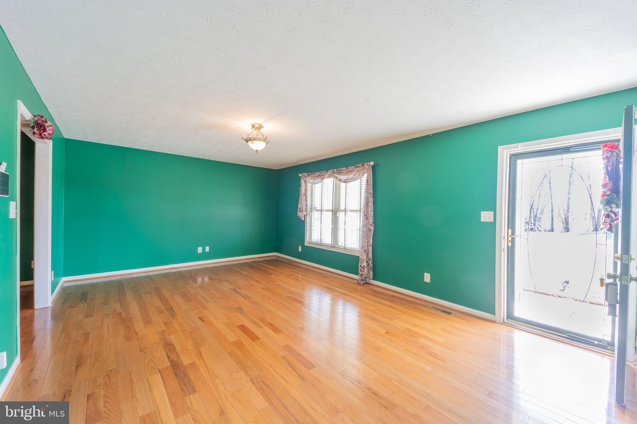 MIDDLE CREEK MANOR - Residential