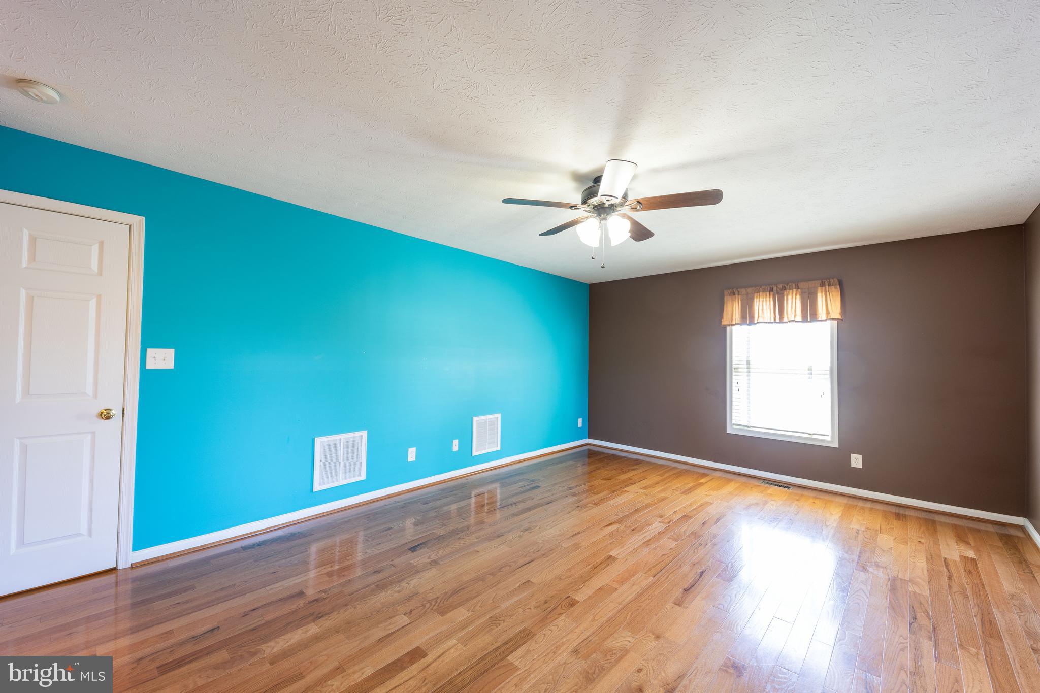 MIDDLE CREEK MANOR - Residential