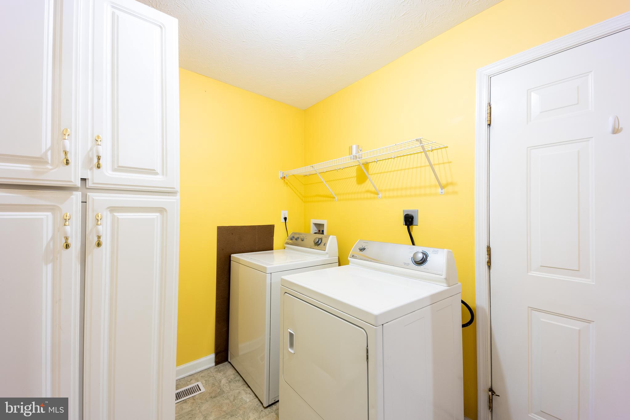 MIDDLE CREEK MANOR - Residential