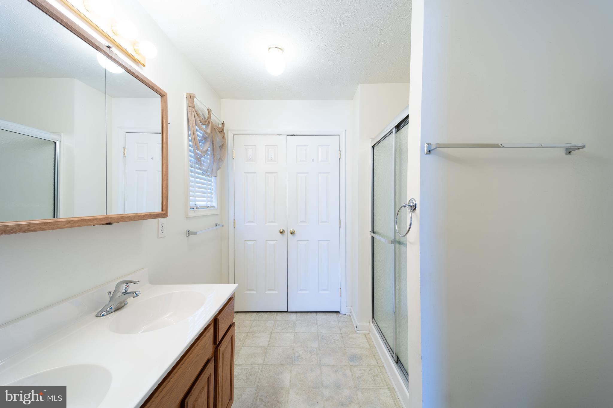 MIDDLE CREEK MANOR - Residential