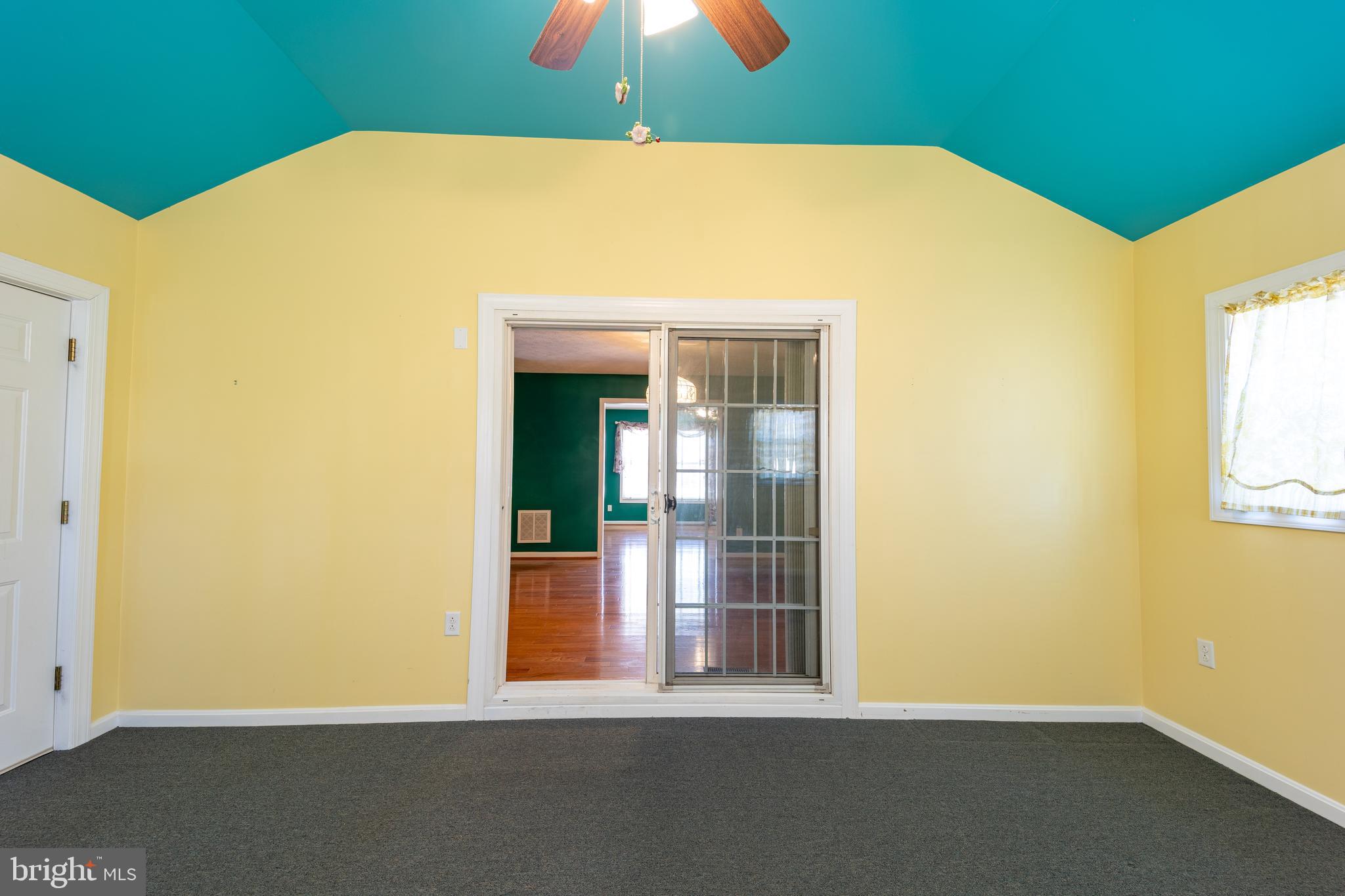 MIDDLE CREEK MANOR - Residential