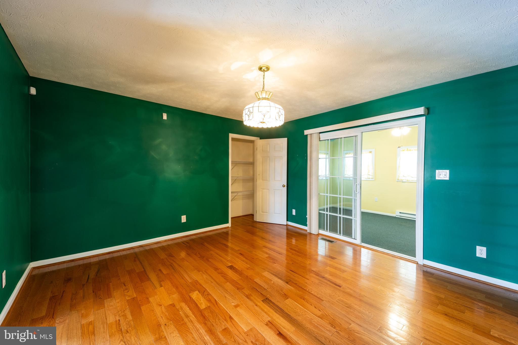 MIDDLE CREEK MANOR - Residential