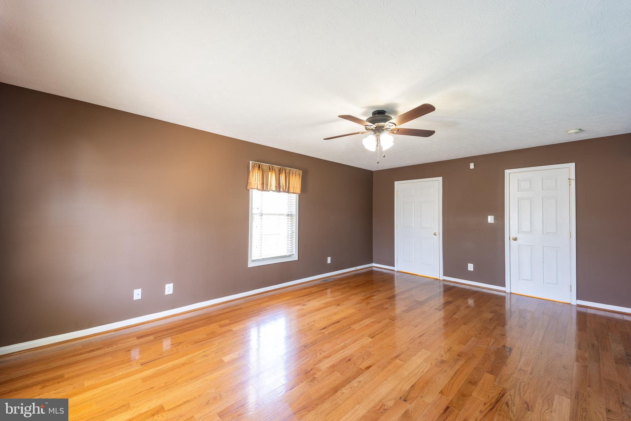 MIDDLE CREEK MANOR - Residential