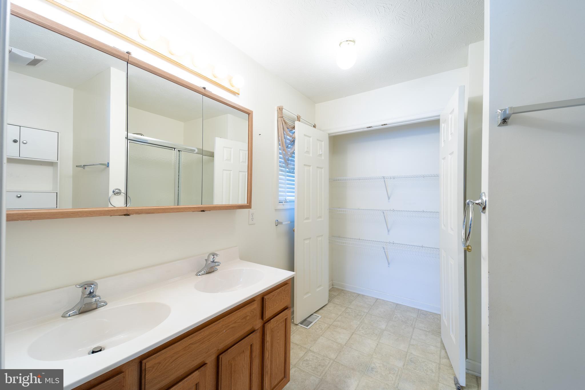 MIDDLE CREEK MANOR - Residential