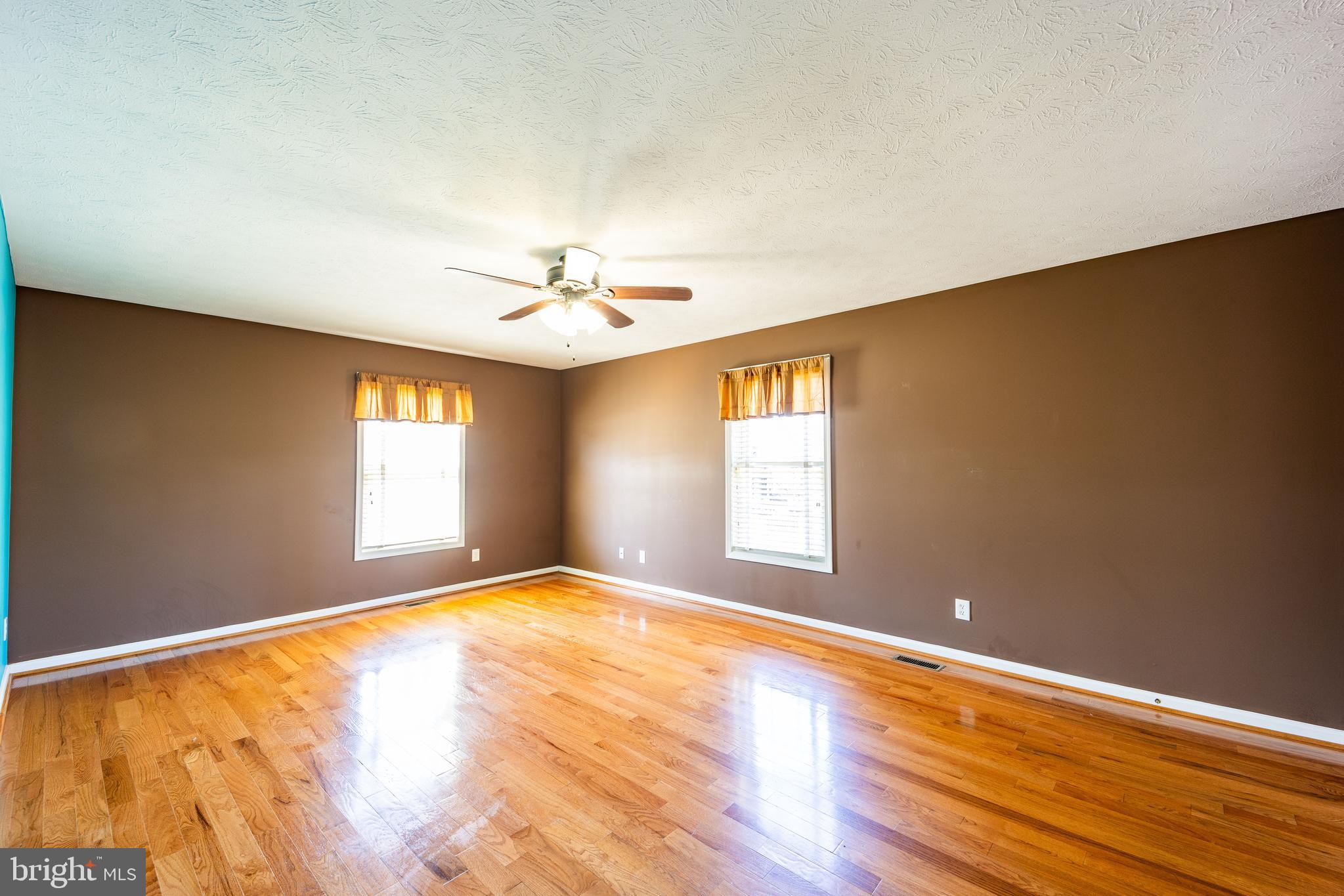 MIDDLE CREEK MANOR - Residential