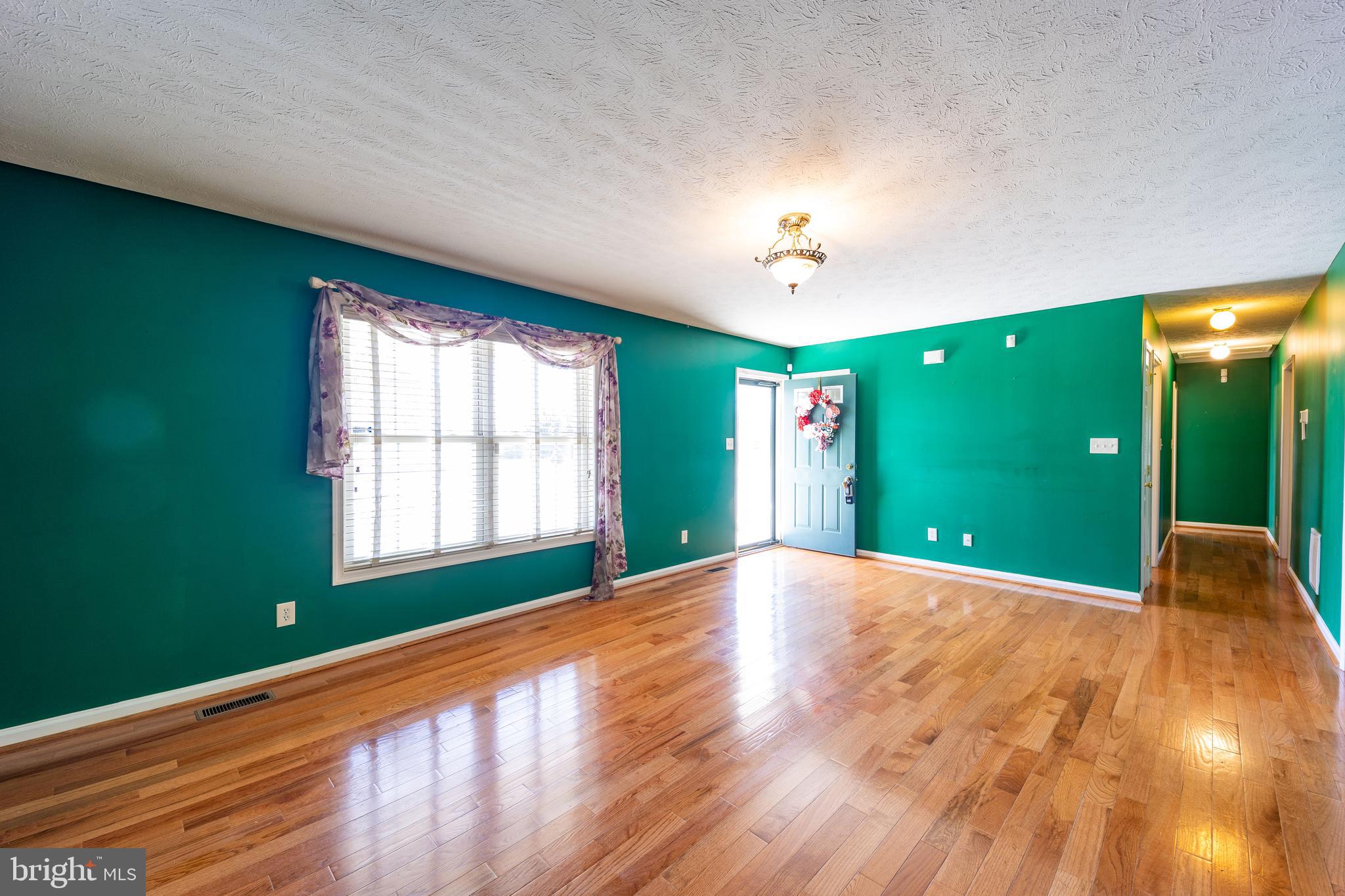 MIDDLE CREEK MANOR - Residential